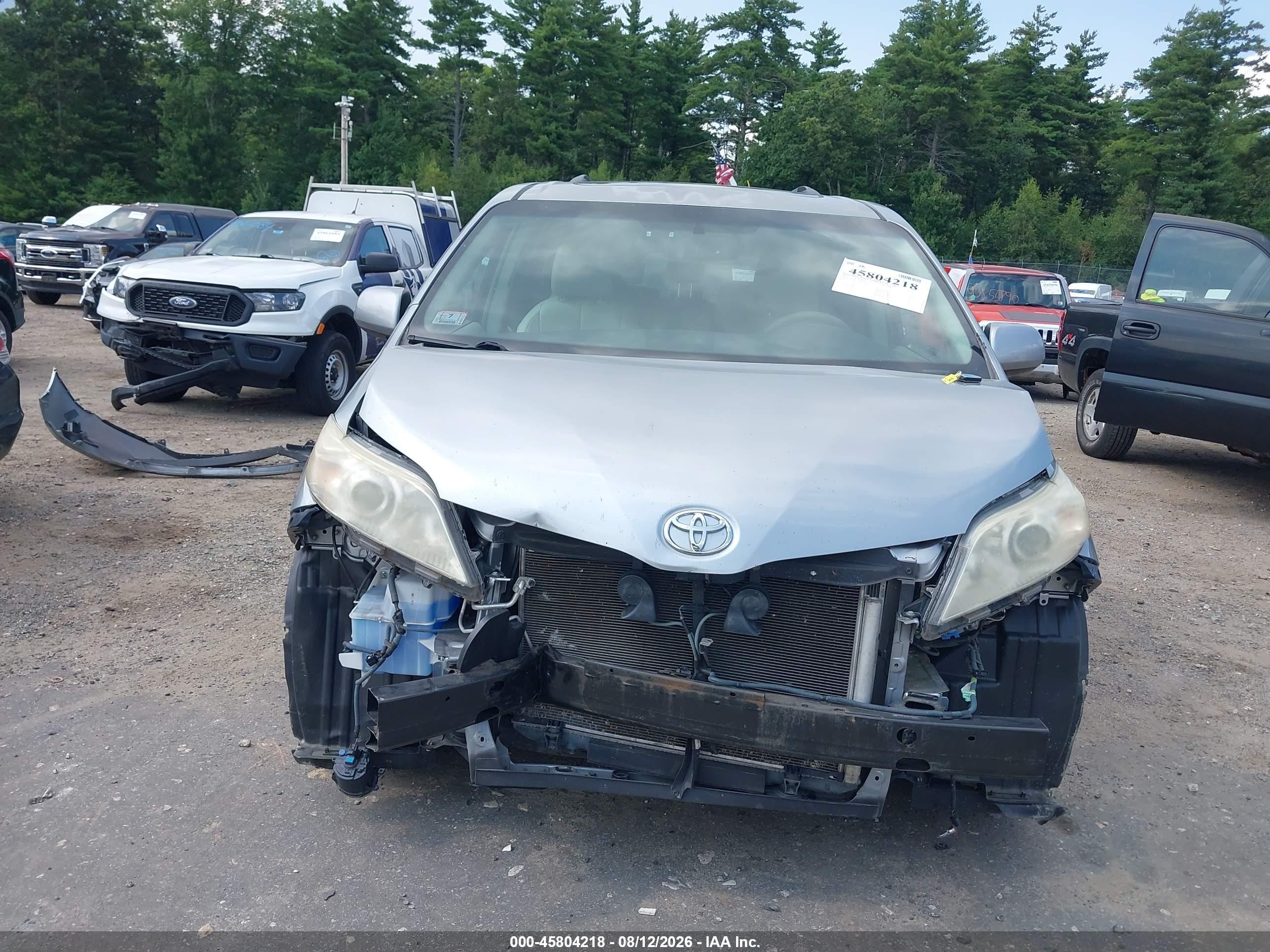 2011 Toyota Sienna Xle V6 Silver vin: 5TDYK3DC3BS167214