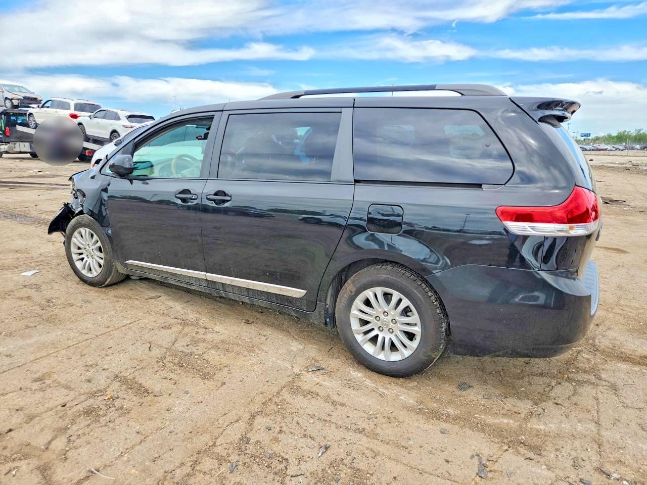 2012 Toyota Sienna Xle 8-passenger Black vin: 5TDYK3DC3CS197296