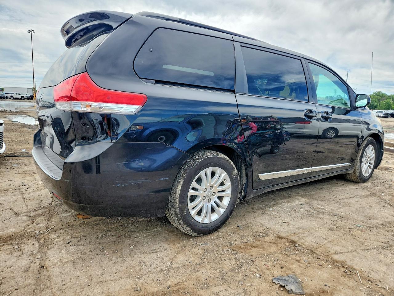 2012 Toyota Sienna Xle 8-passenger Black vin: 5TDYK3DC3CS197296