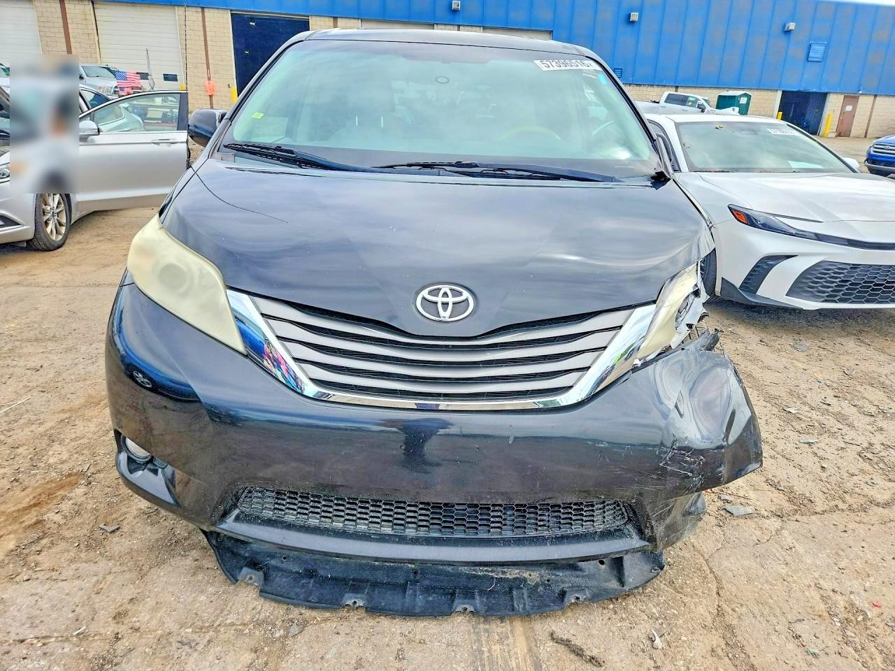 2012 Toyota Sienna Xle 8-passenger Black vin: 5TDYK3DC3CS197296