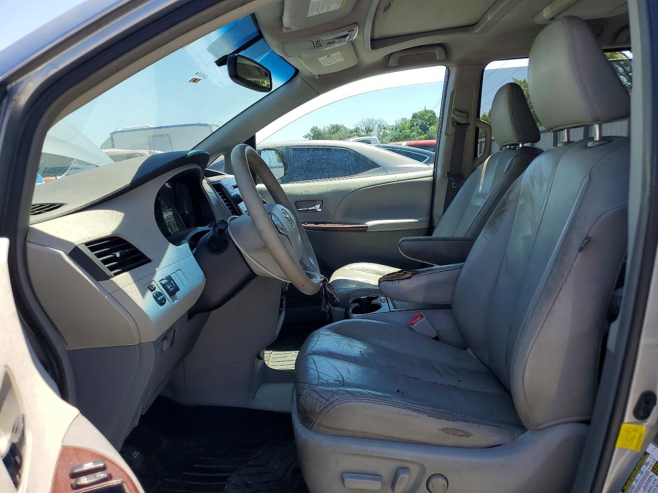 2012 Toyota Sienna Xle 8-passenger Silver vin: 5TDYK3DC3CS201055