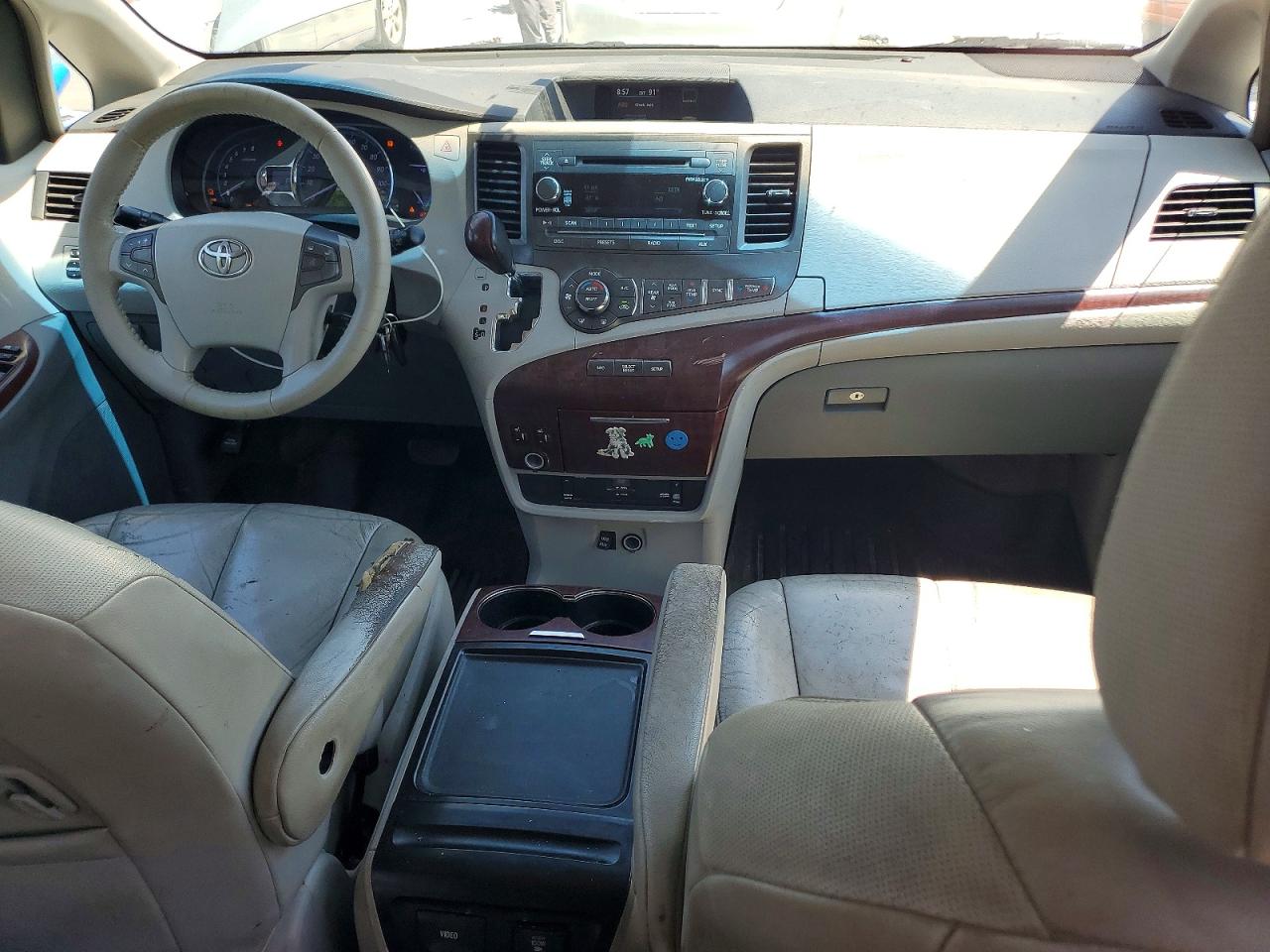 2012 Toyota Sienna Xle 8-passenger Silver vin: 5TDYK3DC3CS201055