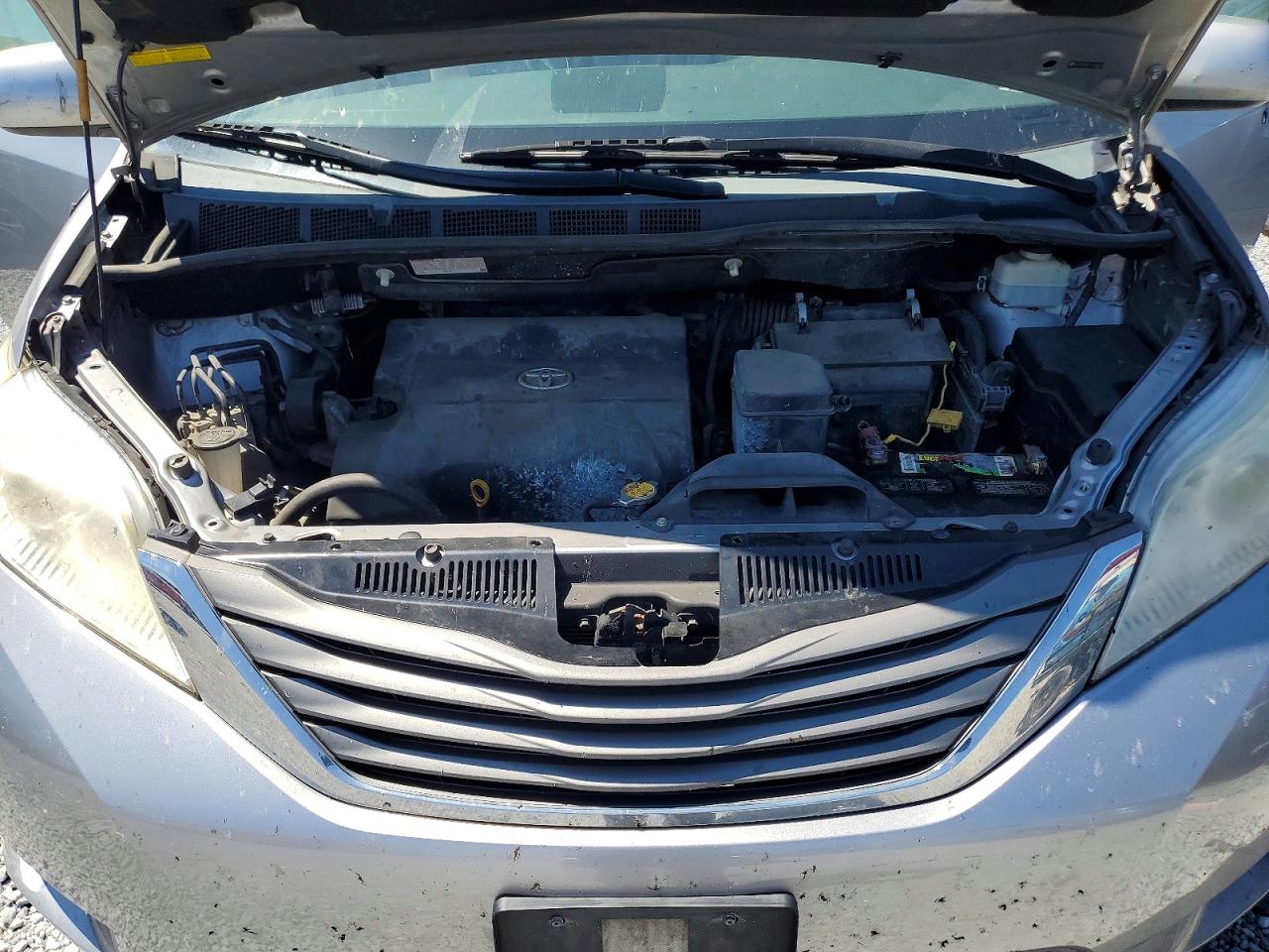 2012 Toyota Sienna Xle 8-passenger Silver vin: 5TDYK3DC3CS201055