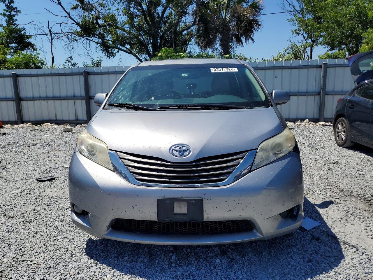 2012 Toyota Sienna Xle 8-passenger Silver vin: 5TDYK3DC3CS201055