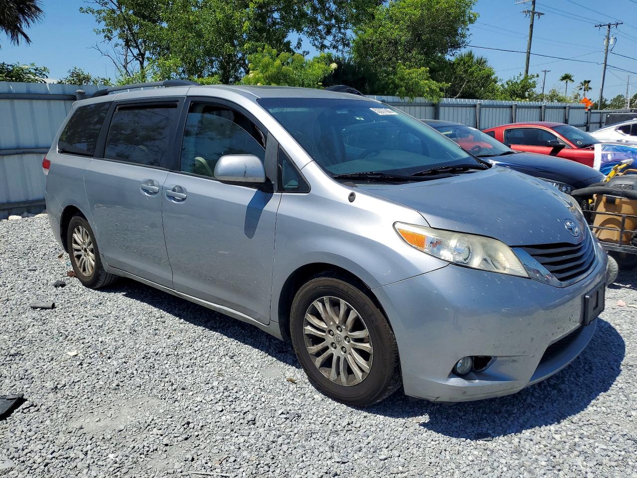 2012 Toyota Sienna Xle 8-passenger Silver vin: 5TDYK3DC3CS201055