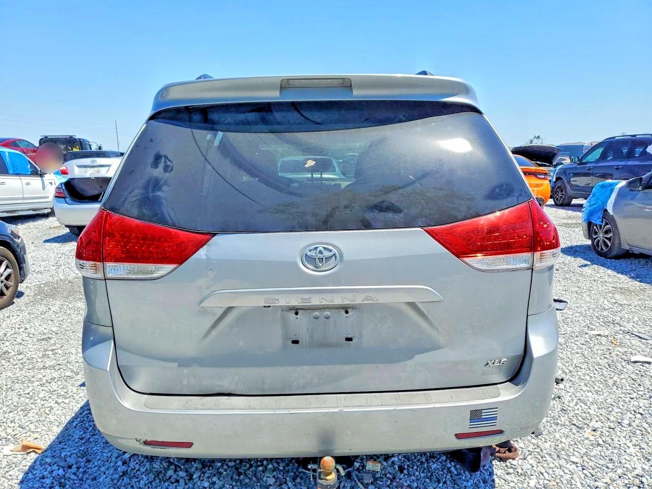 2012 Toyota Sienna Xle 8-passenger Silver vin: 5TDYK3DC3CS201055