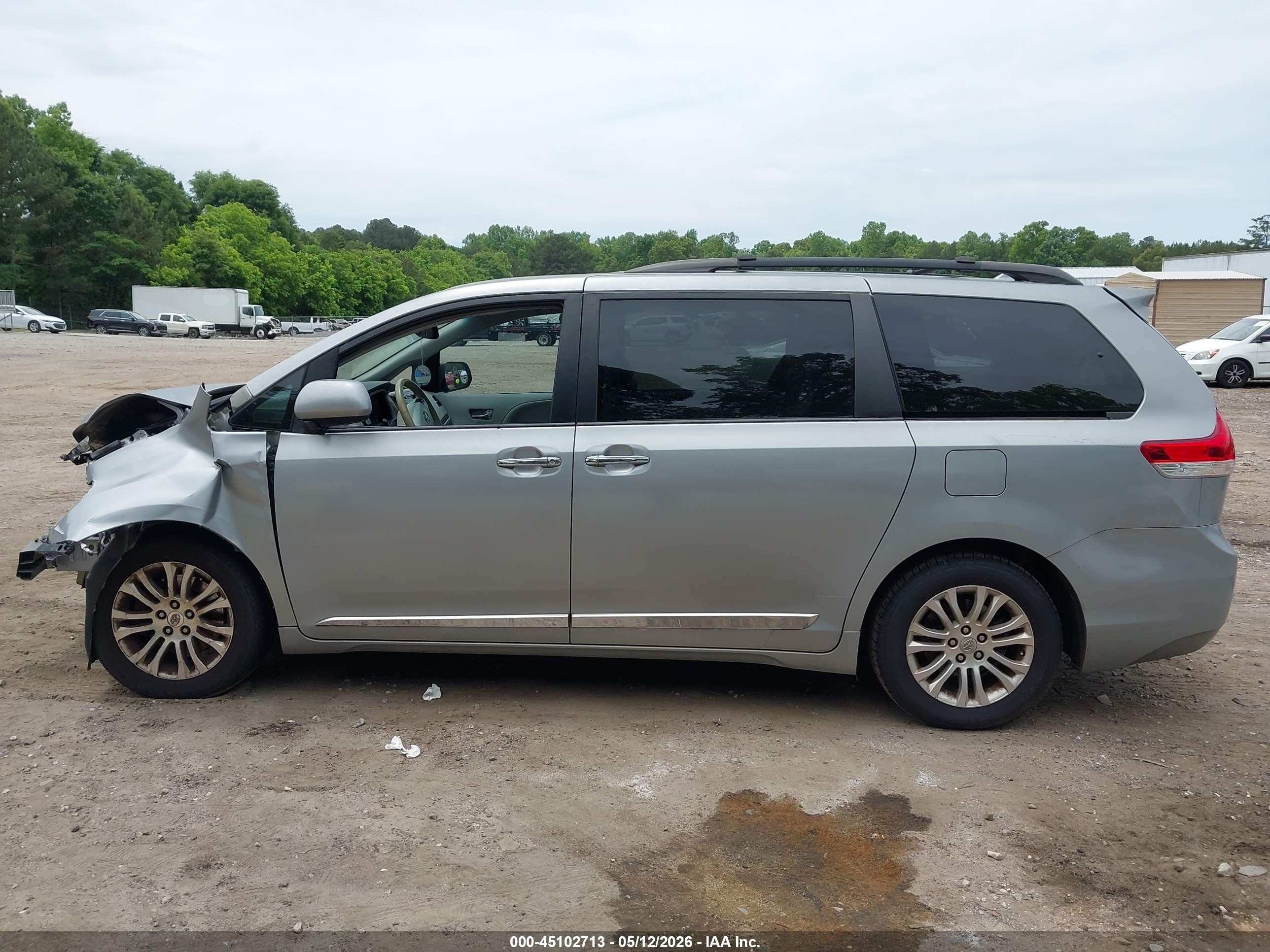 2012 Toyota Sienna Xle V6 8 Passenger Серый vin: 5TDYK3DC3CS234203