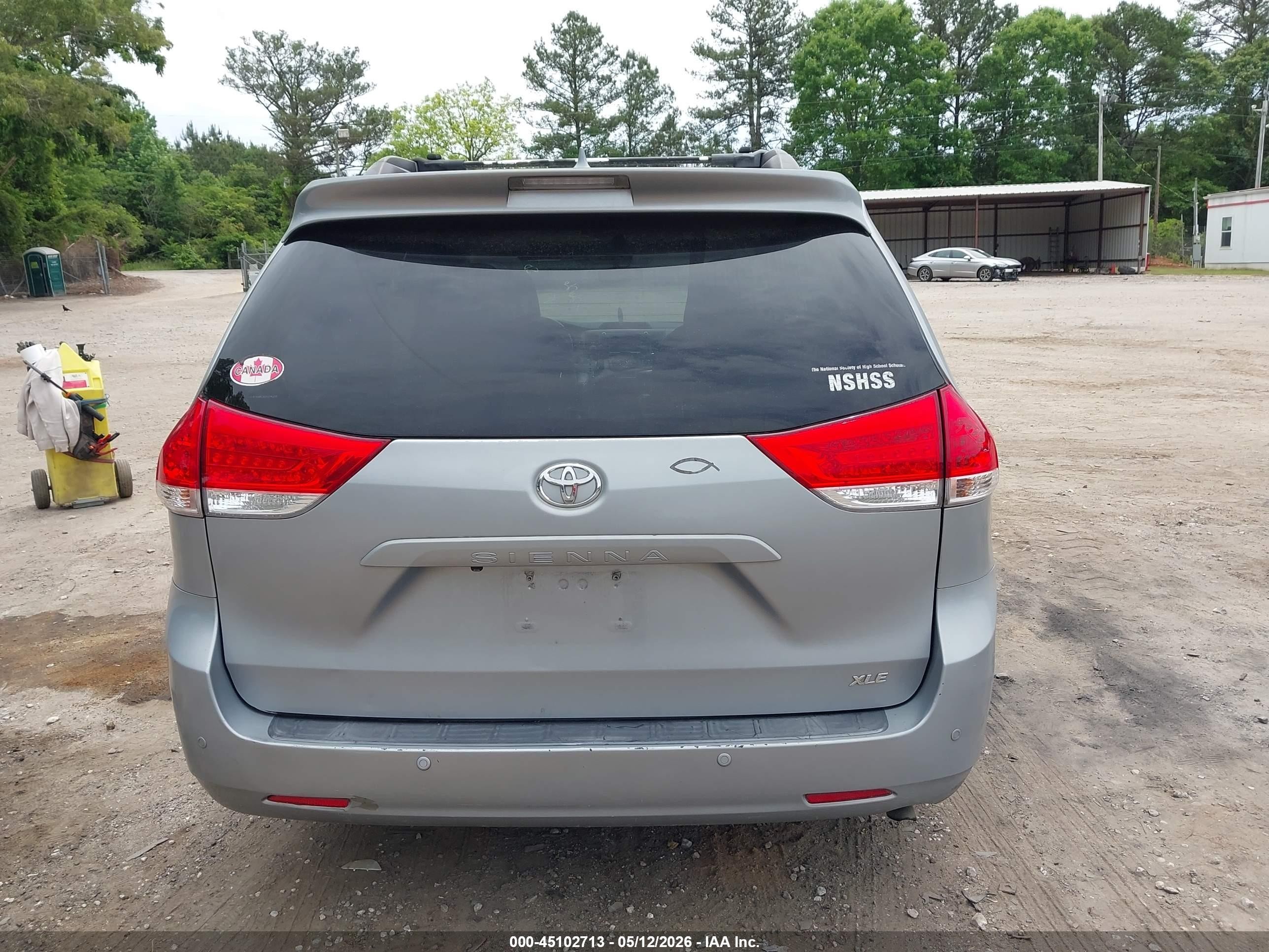 2012 Toyota Sienna Xle V6 8 Passenger Серый vin: 5TDYK3DC3CS234203