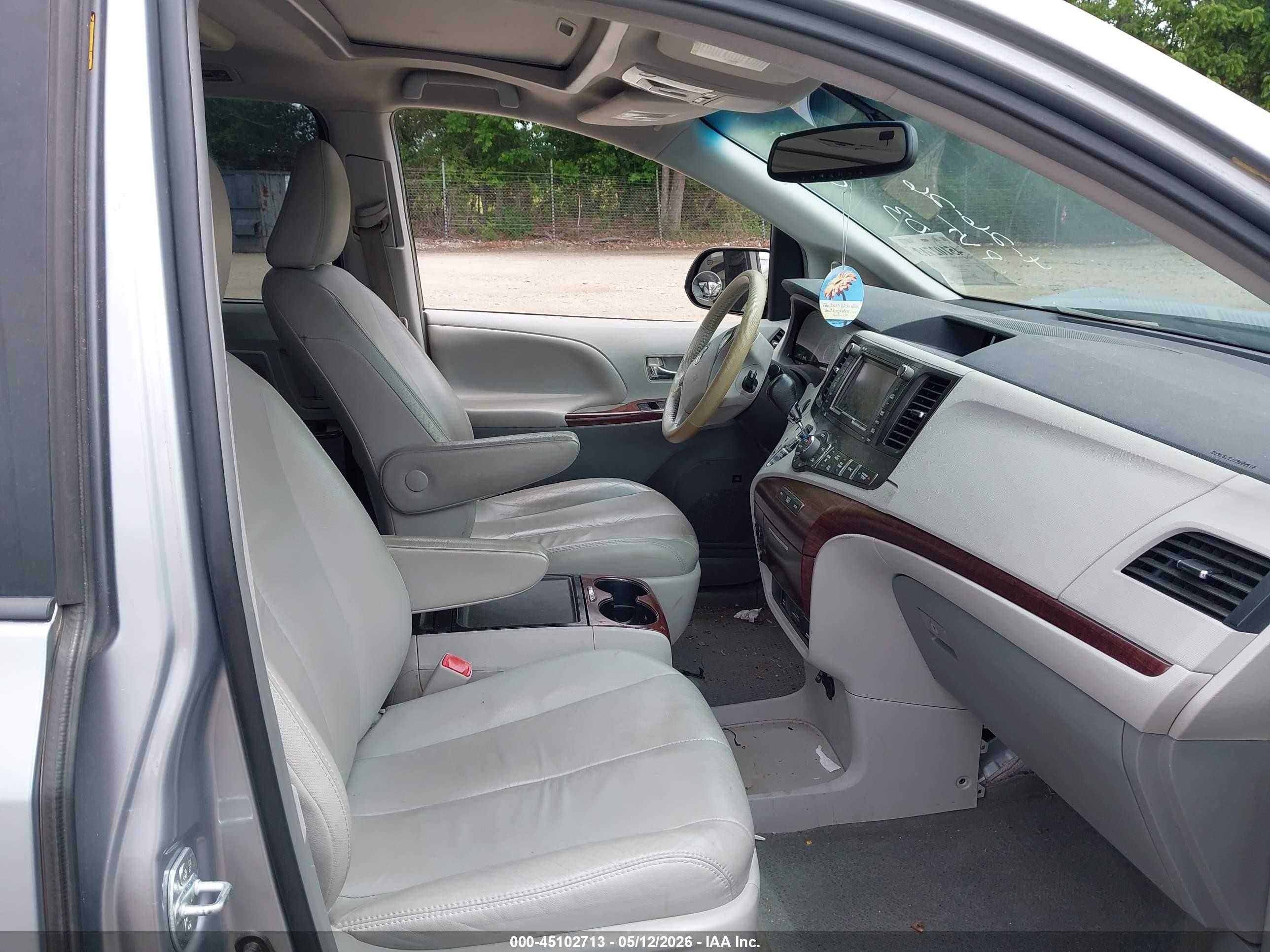 2012 Toyota Sienna Xle V6 8 Passenger Серый vin: 5TDYK3DC3CS234203