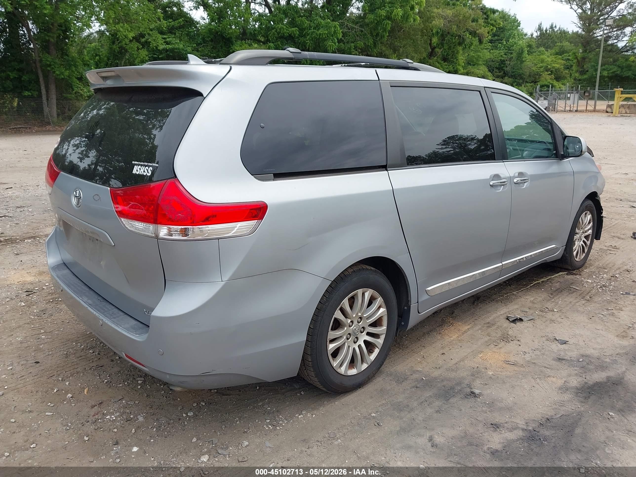 2012 Toyota Sienna Xle V6 8 Passenger Серый vin: 5TDYK3DC3CS234203