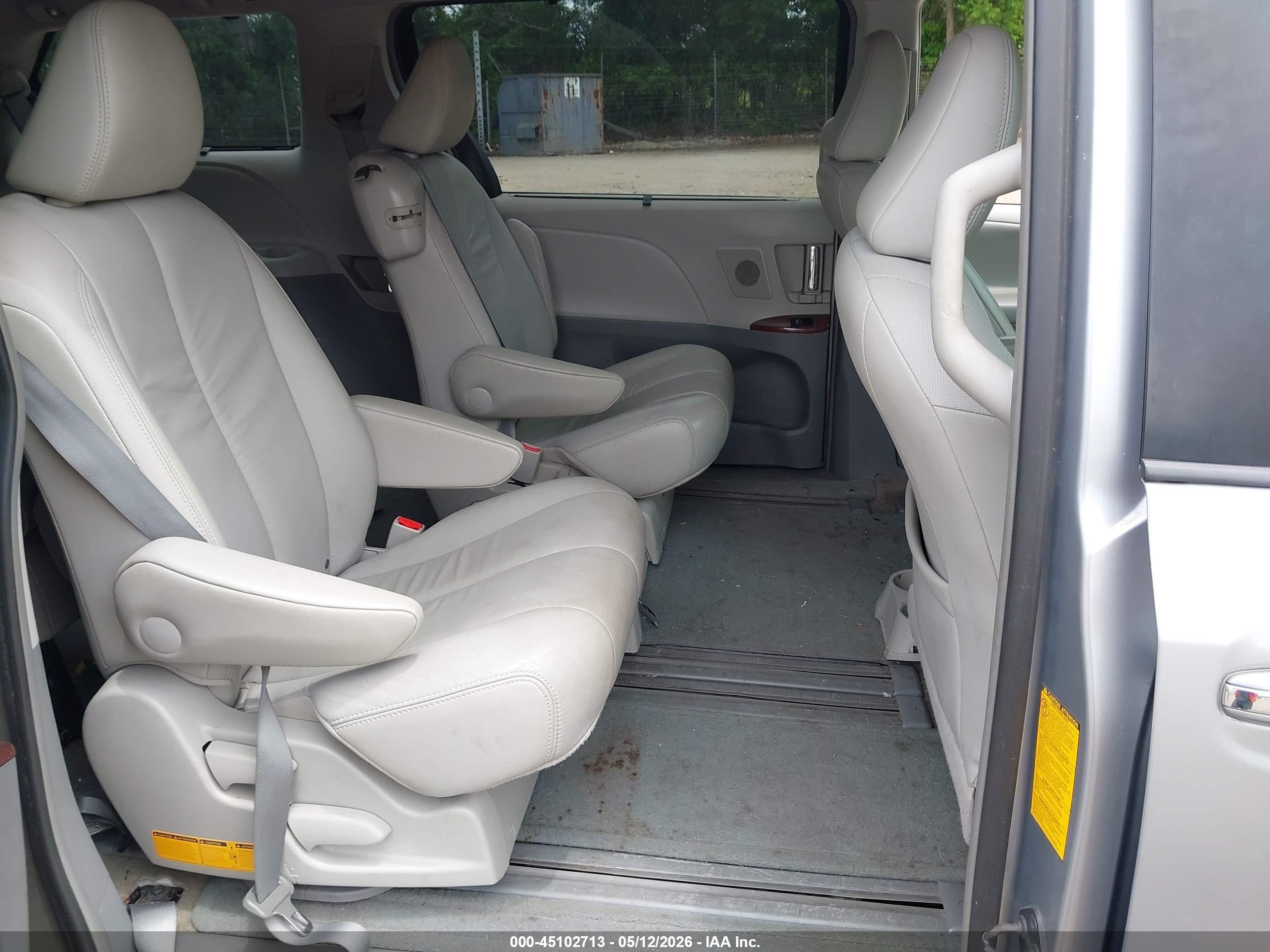 2012 Toyota Sienna Xle V6 8 Passenger Серый vin: 5TDYK3DC3CS234203