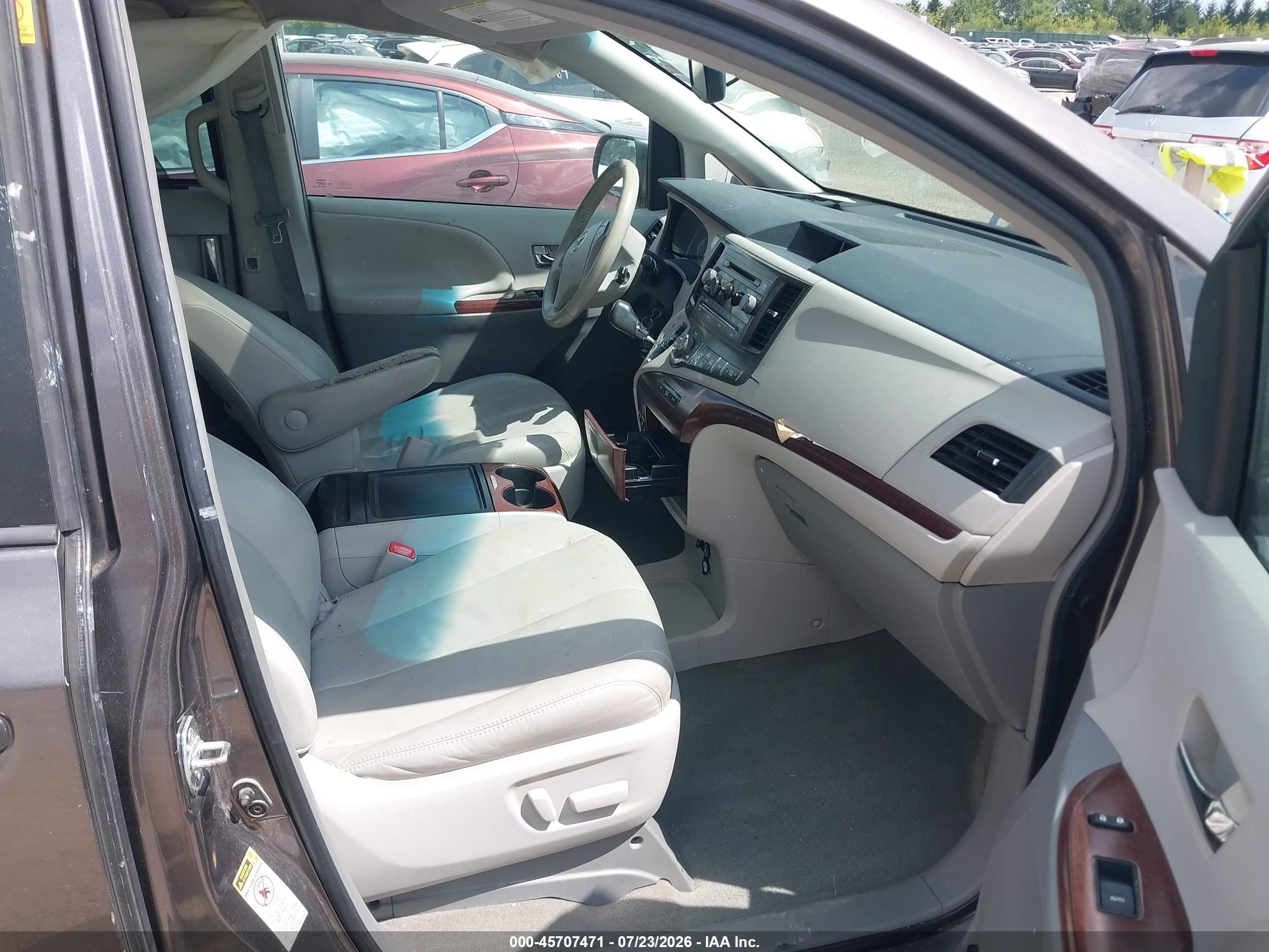 2012 Toyota Sienna Xle V6 8 Passenger Gray vin: 5TDYK3DC3CS239076