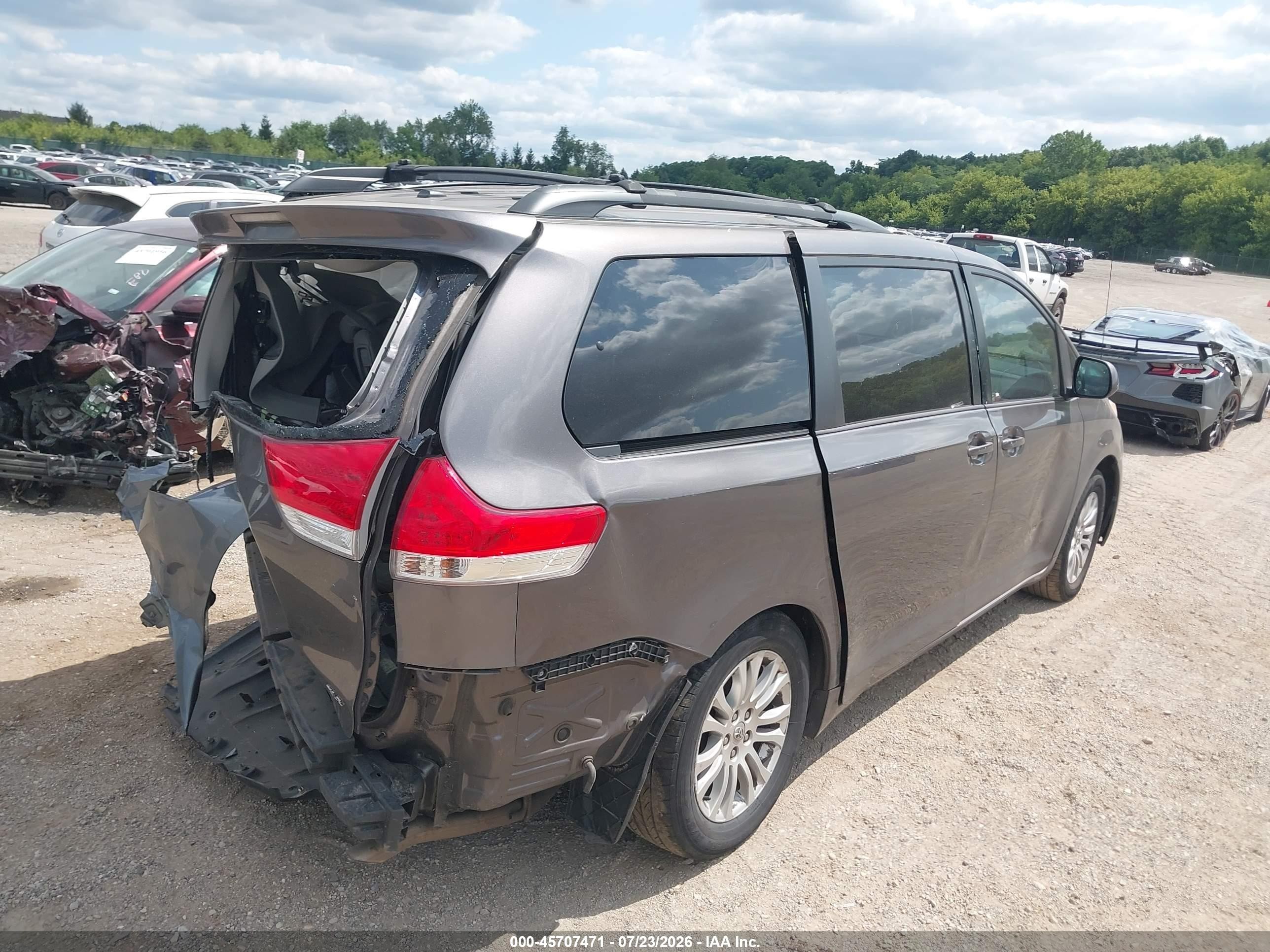 2012 Toyota Sienna Xle V6 8 Passenger Gray vin: 5TDYK3DC3CS239076