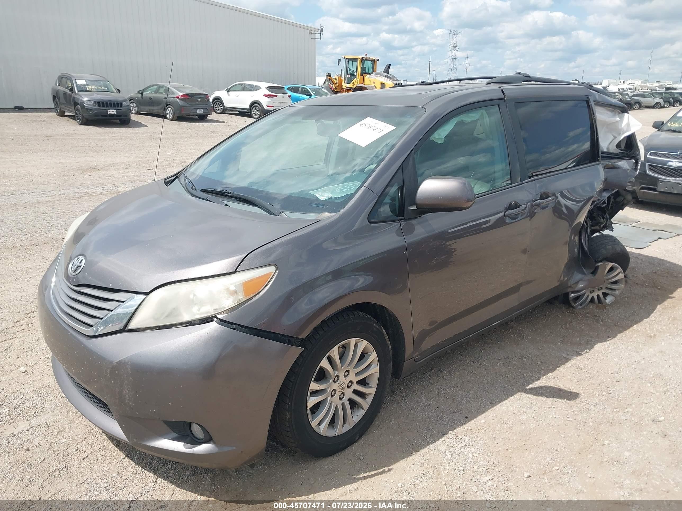 2012 Toyota Sienna Xle V6 8 Passenger Gray vin: 5TDYK3DC3CS239076
