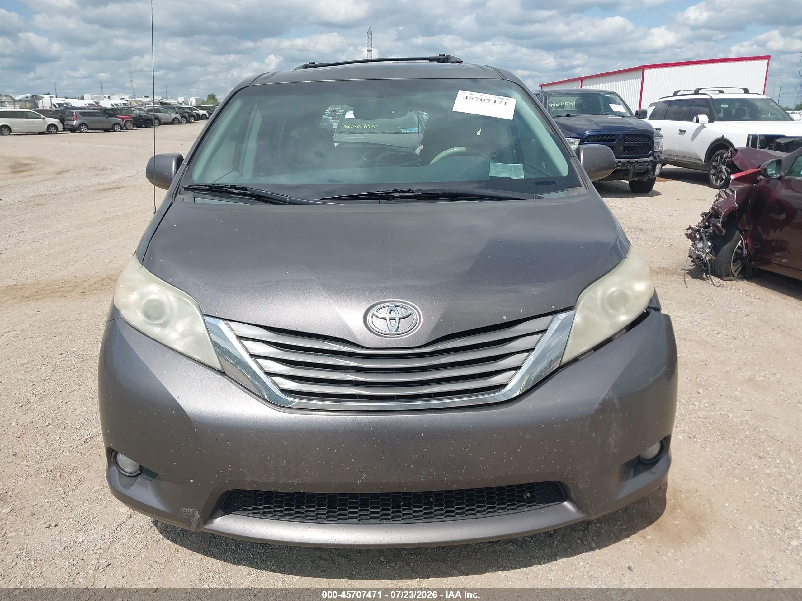 2012 Toyota Sienna Xle V6 8 Passenger Gray vin: 5TDYK3DC3CS239076