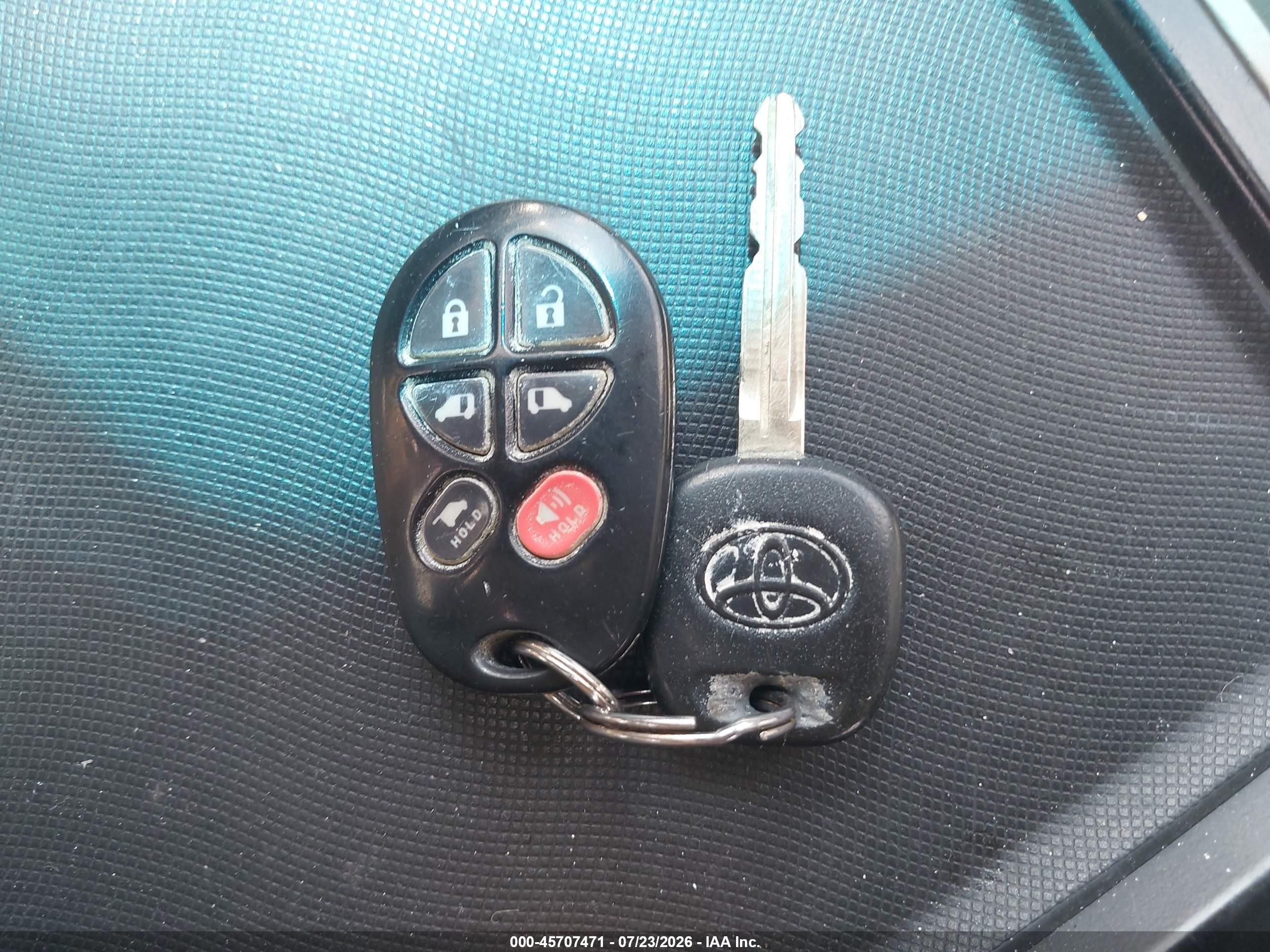 2012 Toyota Sienna Xle V6 8 Passenger Gray vin: 5TDYK3DC3CS239076