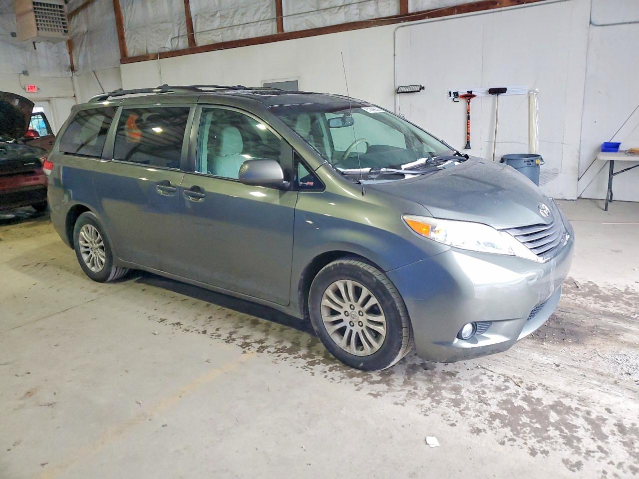 2012 Toyota Sienna Xle Gray vin: 5TDYK3DC3CS241233