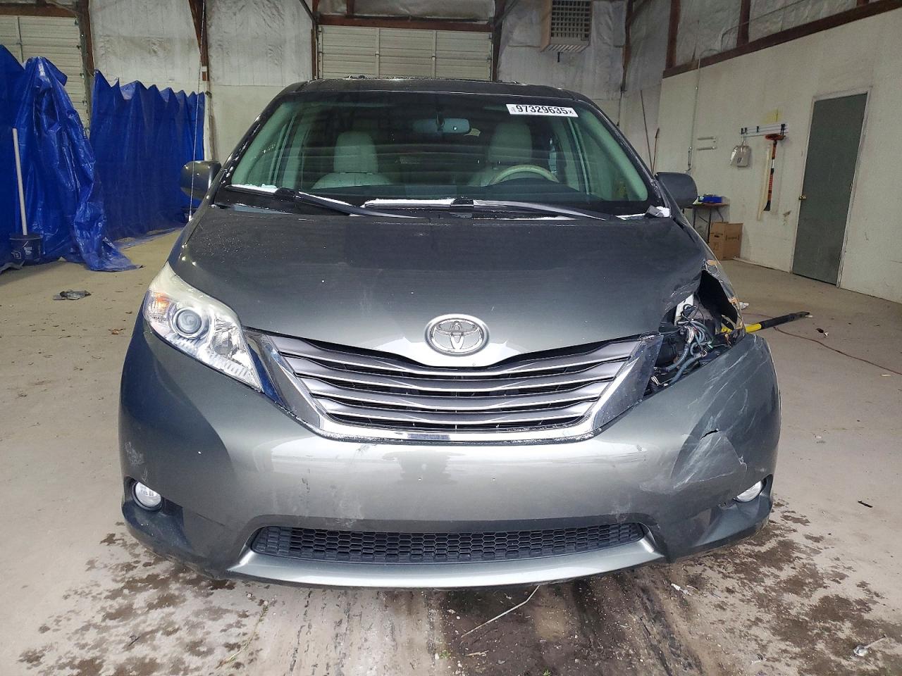 2012 Toyota Sienna Xle Gray vin: 5TDYK3DC3CS241233