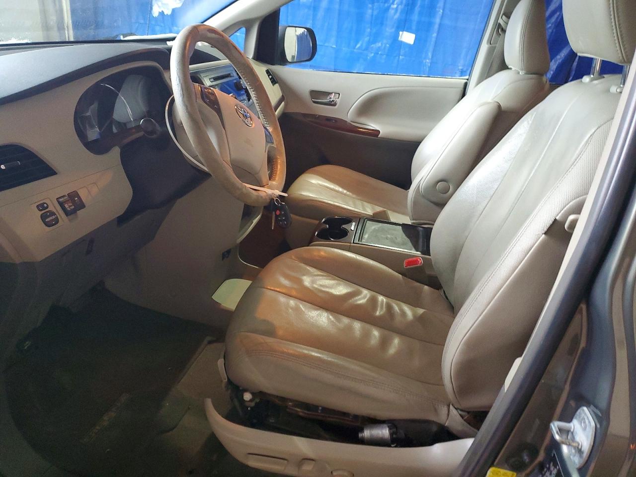 2012 Toyota Sienna Xle Gray vin: 5TDYK3DC3CS241233