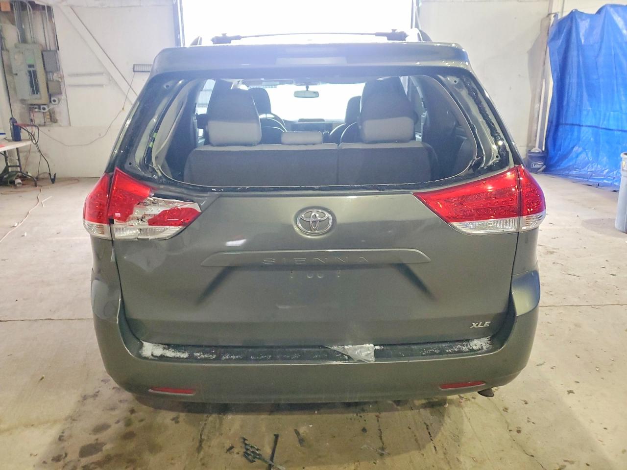 2012 Toyota Sienna Xle Gray vin: 5TDYK3DC3CS241233
