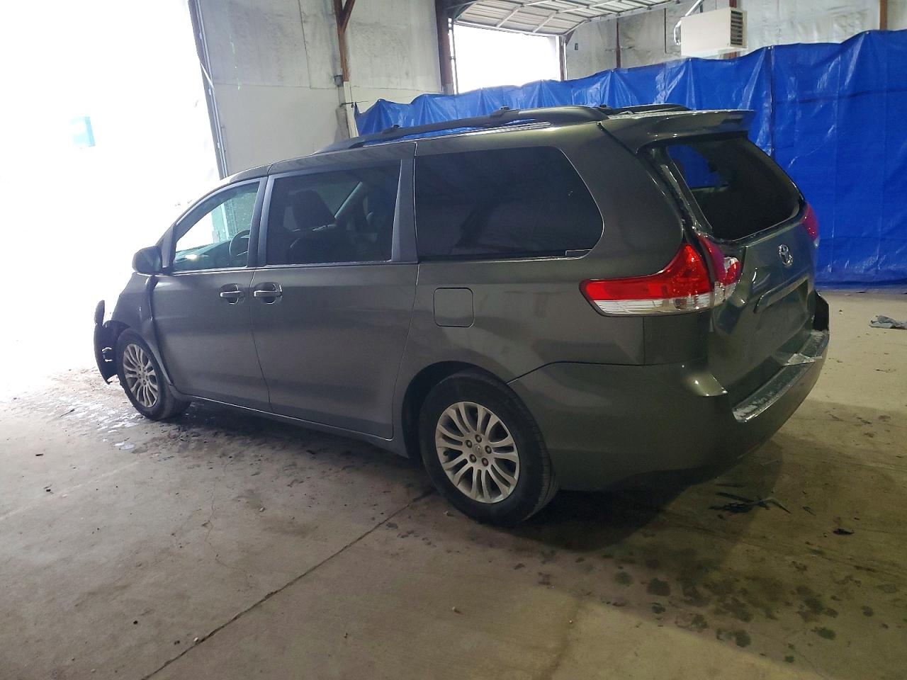 2012 Toyota Sienna Xle Gray vin: 5TDYK3DC3CS241233