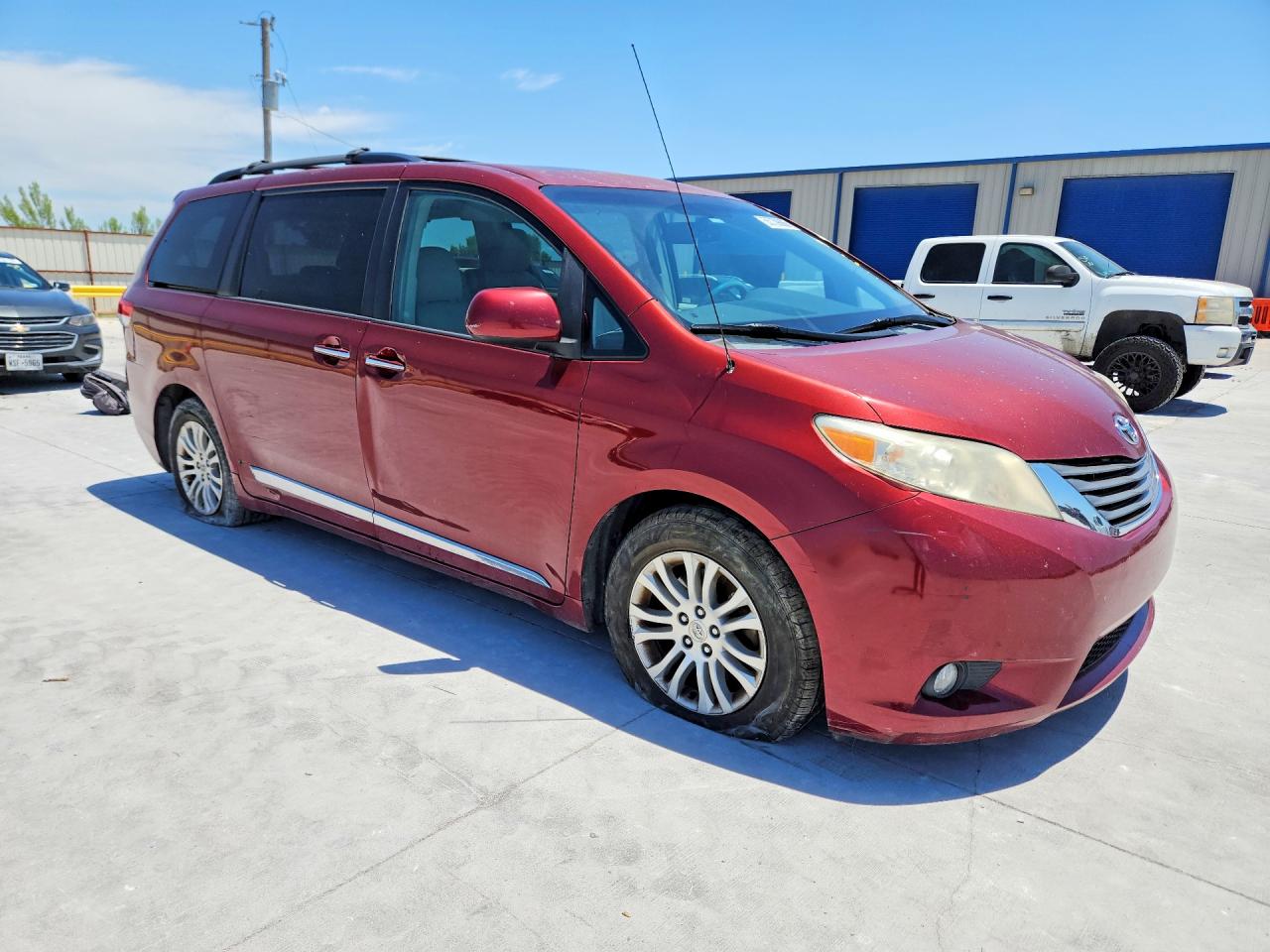 2012 Toyota Sienna Xle 8-passenger Maroon vin: 5TDYK3DC3CS243564
