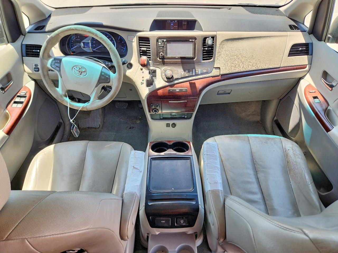 2012 Toyota Sienna Xle 8-passenger Maroon vin: 5TDYK3DC3CS243564