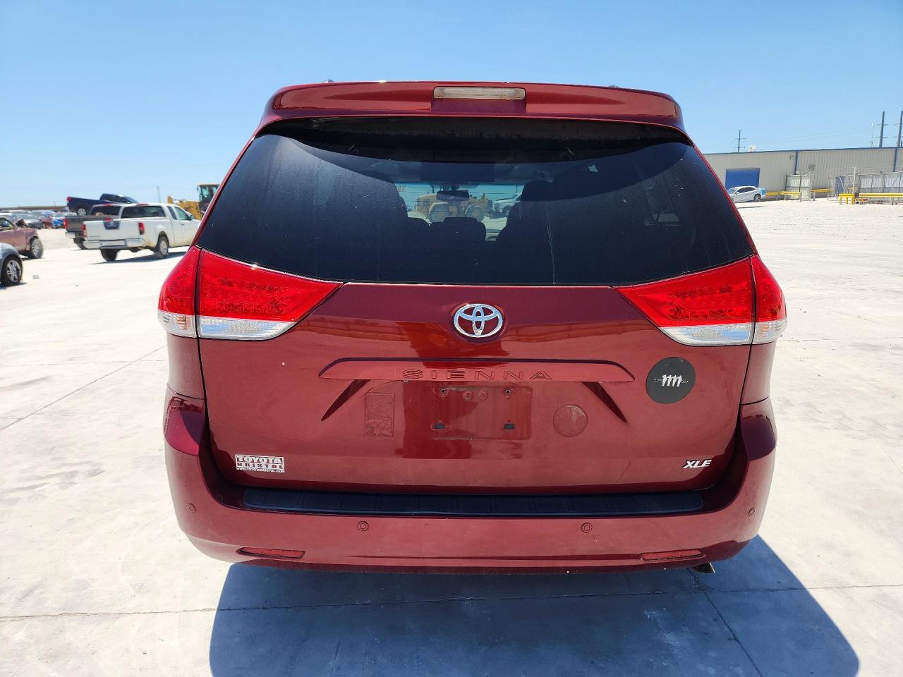 2012 Toyota Sienna Xle 8-passenger Maroon vin: 5TDYK3DC3CS243564