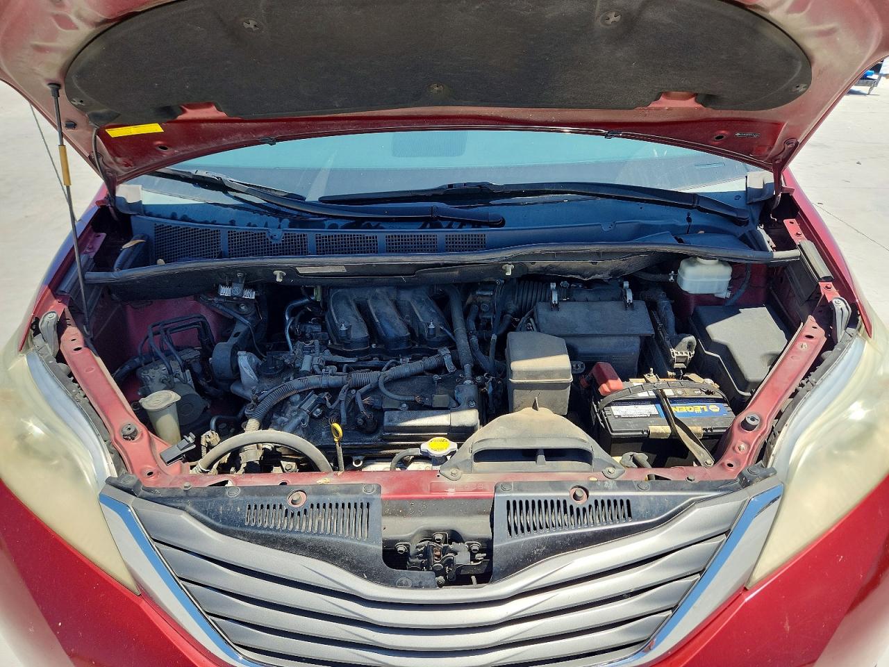 2012 Toyota Sienna Xle 8-passenger Maroon vin: 5TDYK3DC3CS243564