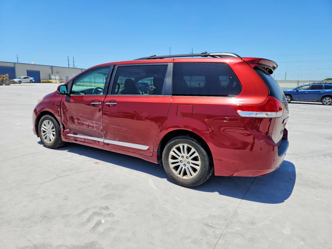 2012 Toyota Sienna Xle 8-passenger Maroon vin: 5TDYK3DC3CS243564