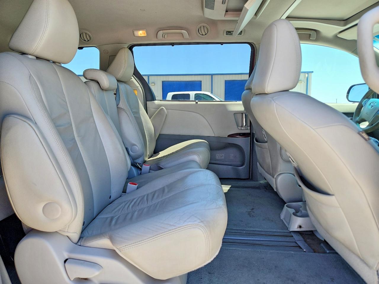 2012 Toyota Sienna Xle 8-passenger Maroon vin: 5TDYK3DC3CS243564