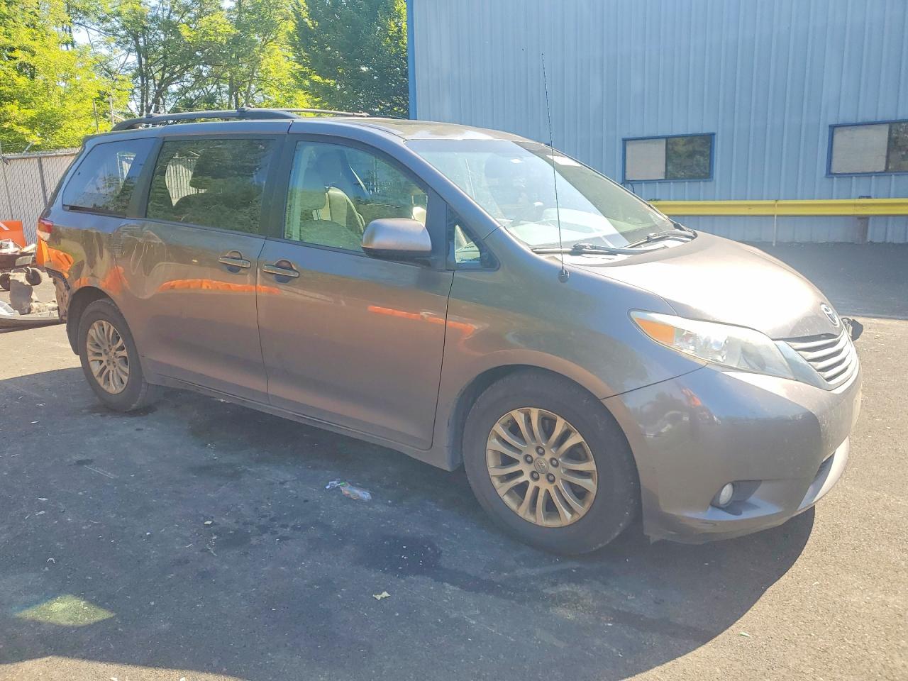 2012 Toyota Sienna Xle 8-passenger Gray vin: 5TDYK3DC3CS275687