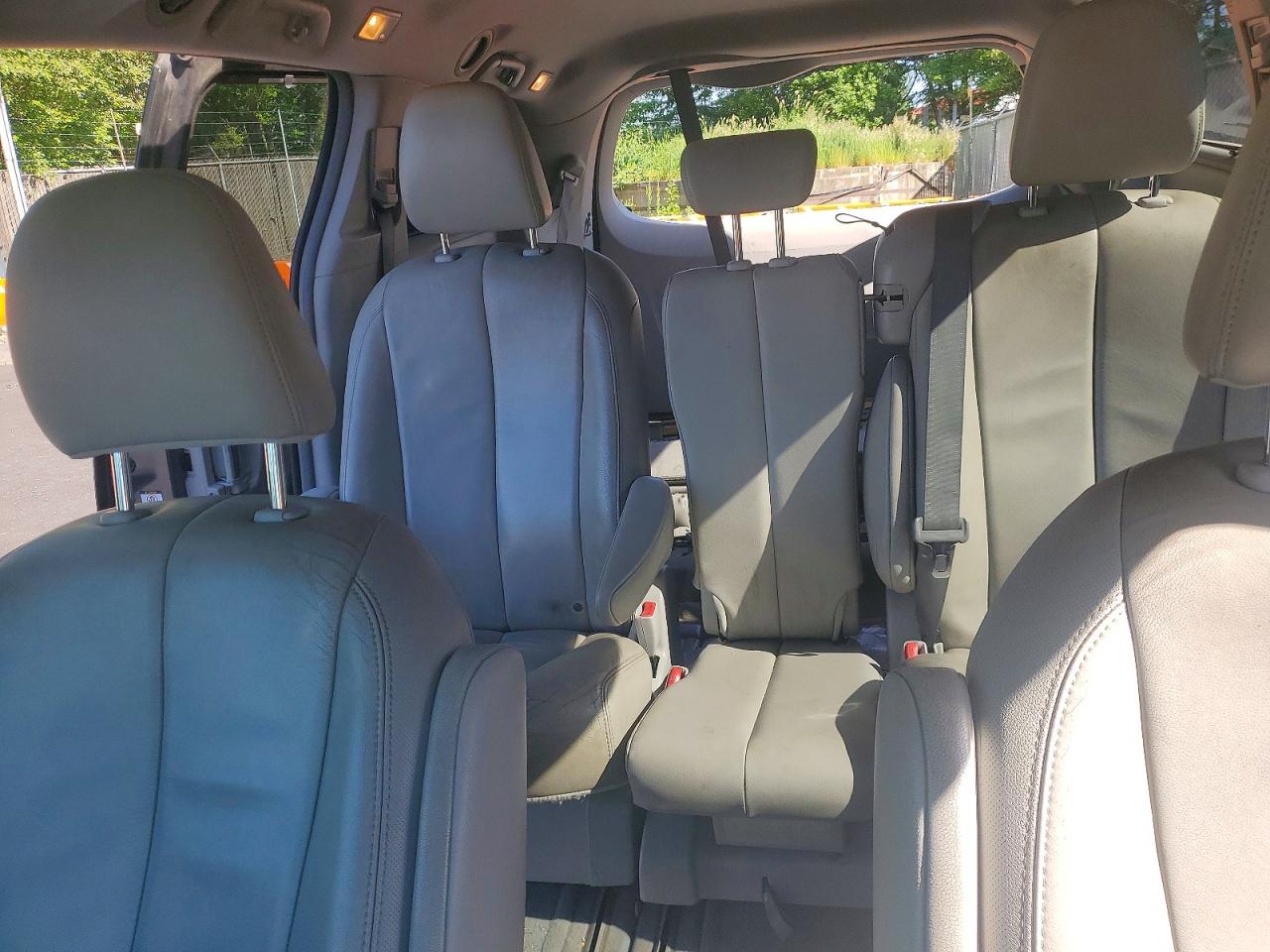2012 Toyota Sienna Xle 8-passenger Gray vin: 5TDYK3DC3CS275687