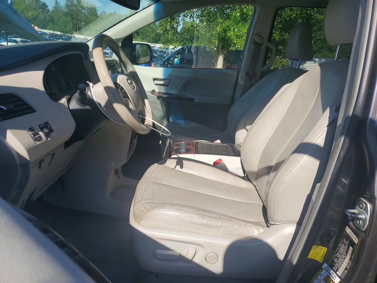 2012 Toyota Sienna Xle 8-passenger Gray vin: 5TDYK3DC3CS275687