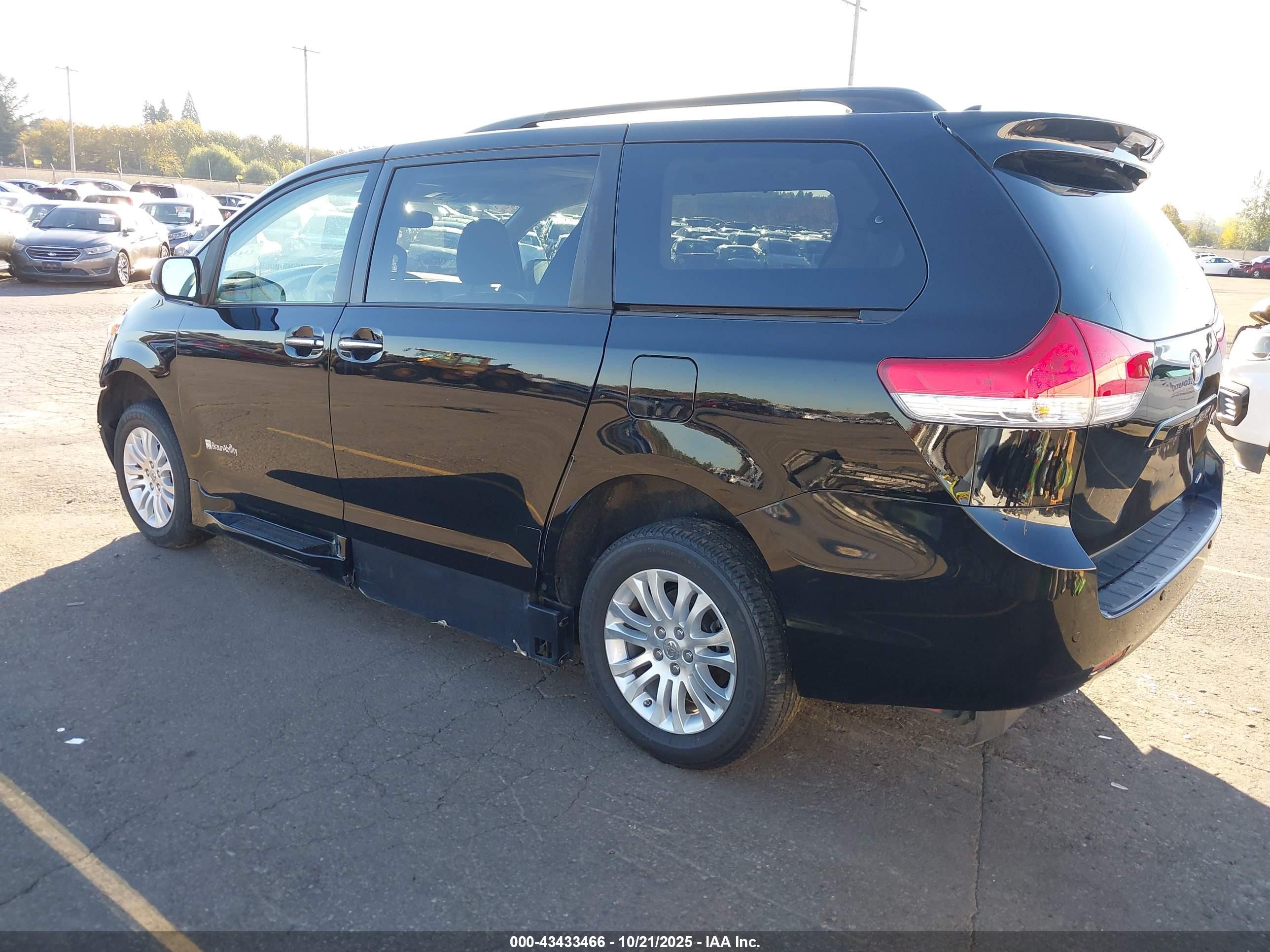 2013 Toyota Sienna Xle V6 8 Passenger Черный vin: 5TDYK3DC3DS290286