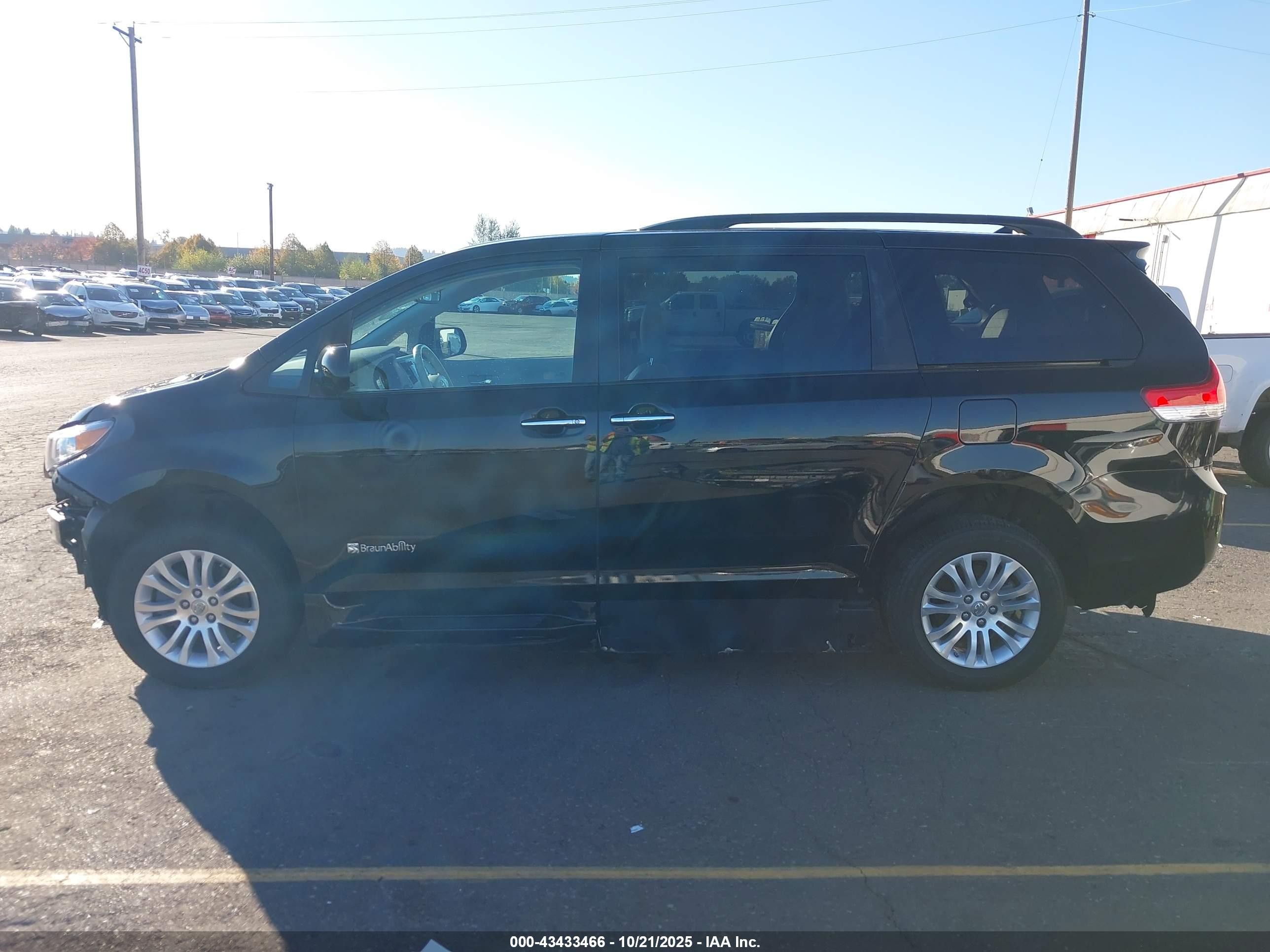 2013 Toyota Sienna Xle V6 8 Passenger Черный vin: 5TDYK3DC3DS290286