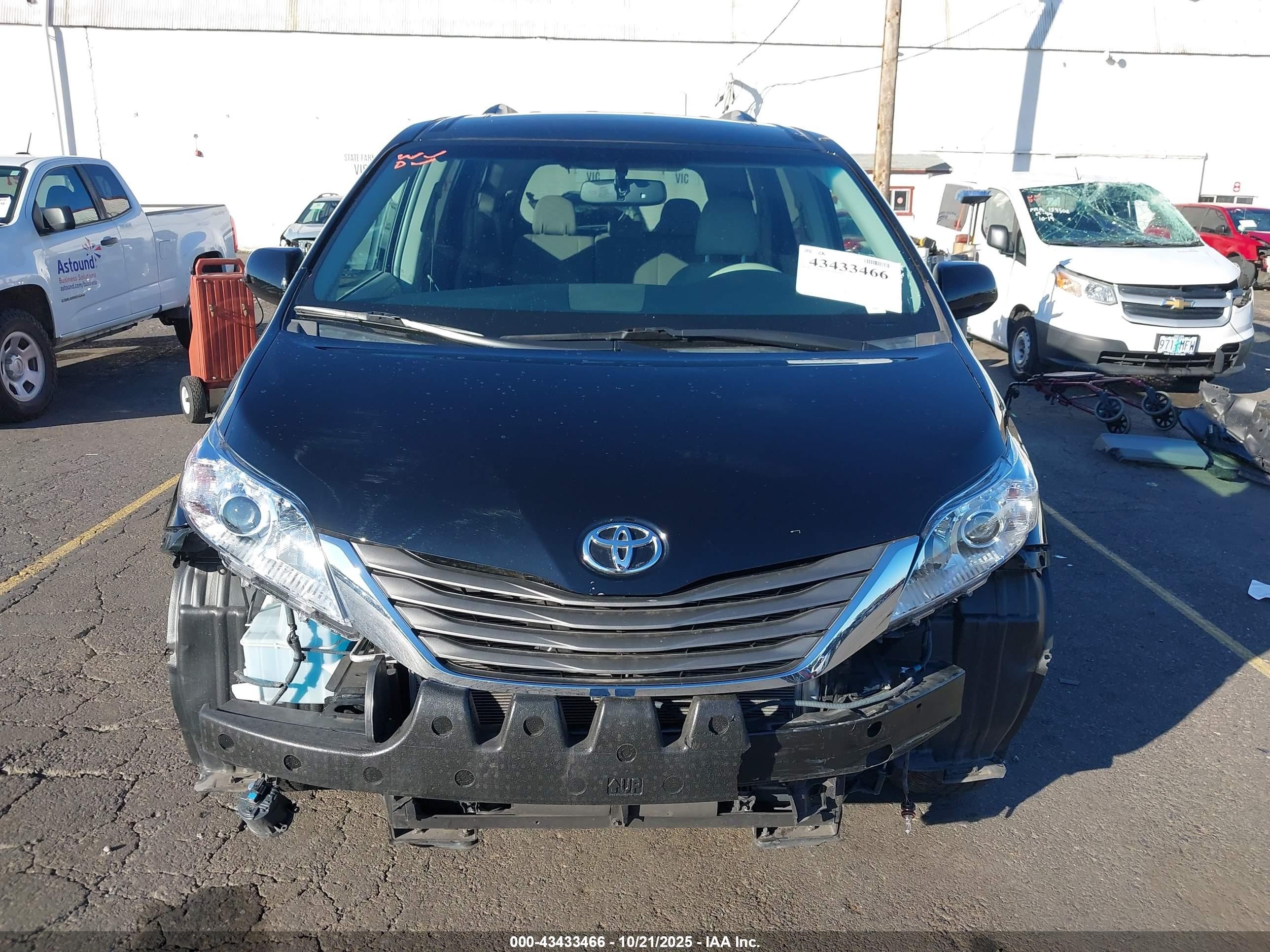 2013 Toyota Sienna Xle V6 8 Passenger Черный vin: 5TDYK3DC3DS290286