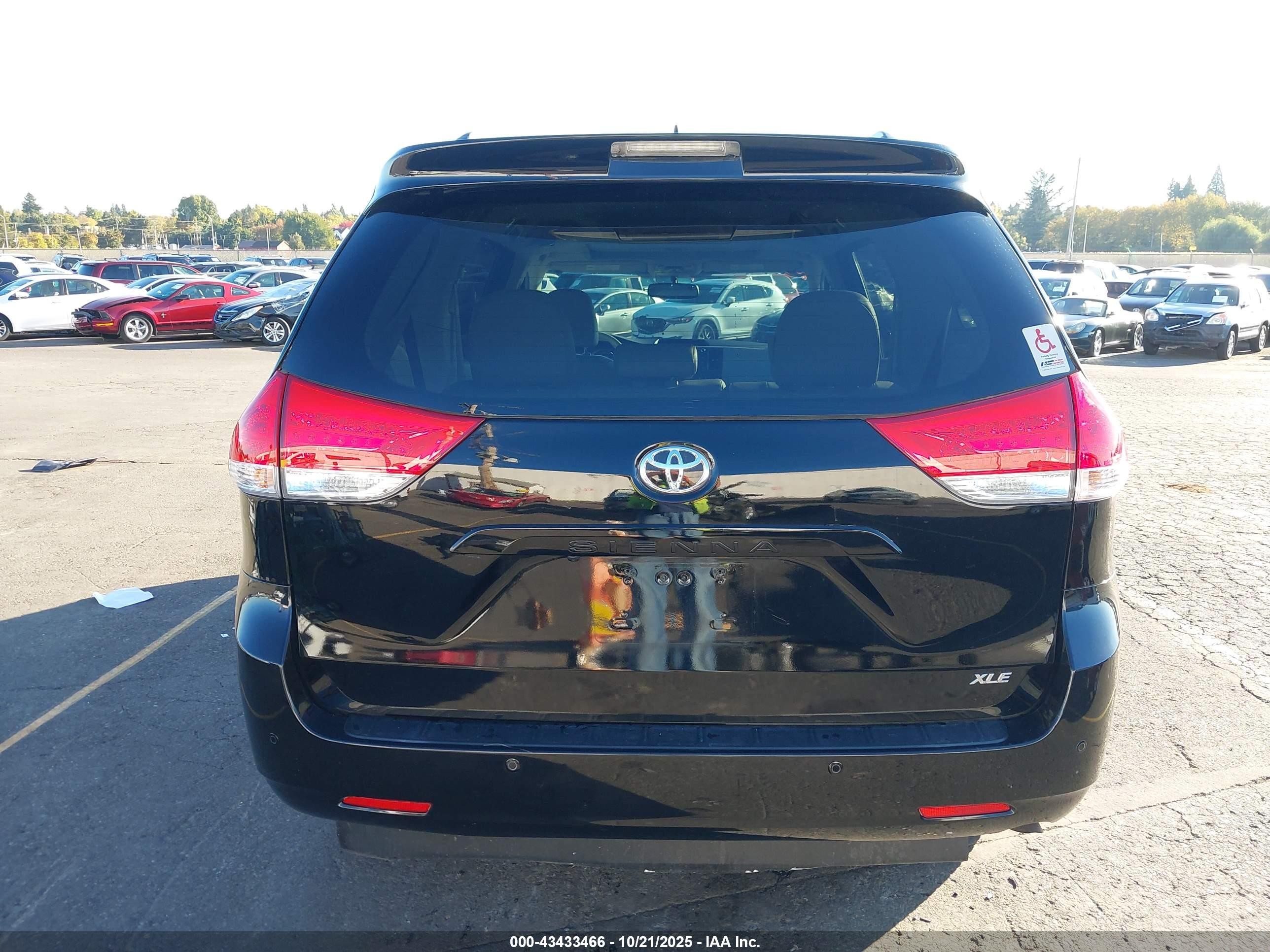 2013 Toyota Sienna Xle V6 8 Passenger Черный vin: 5TDYK3DC3DS290286