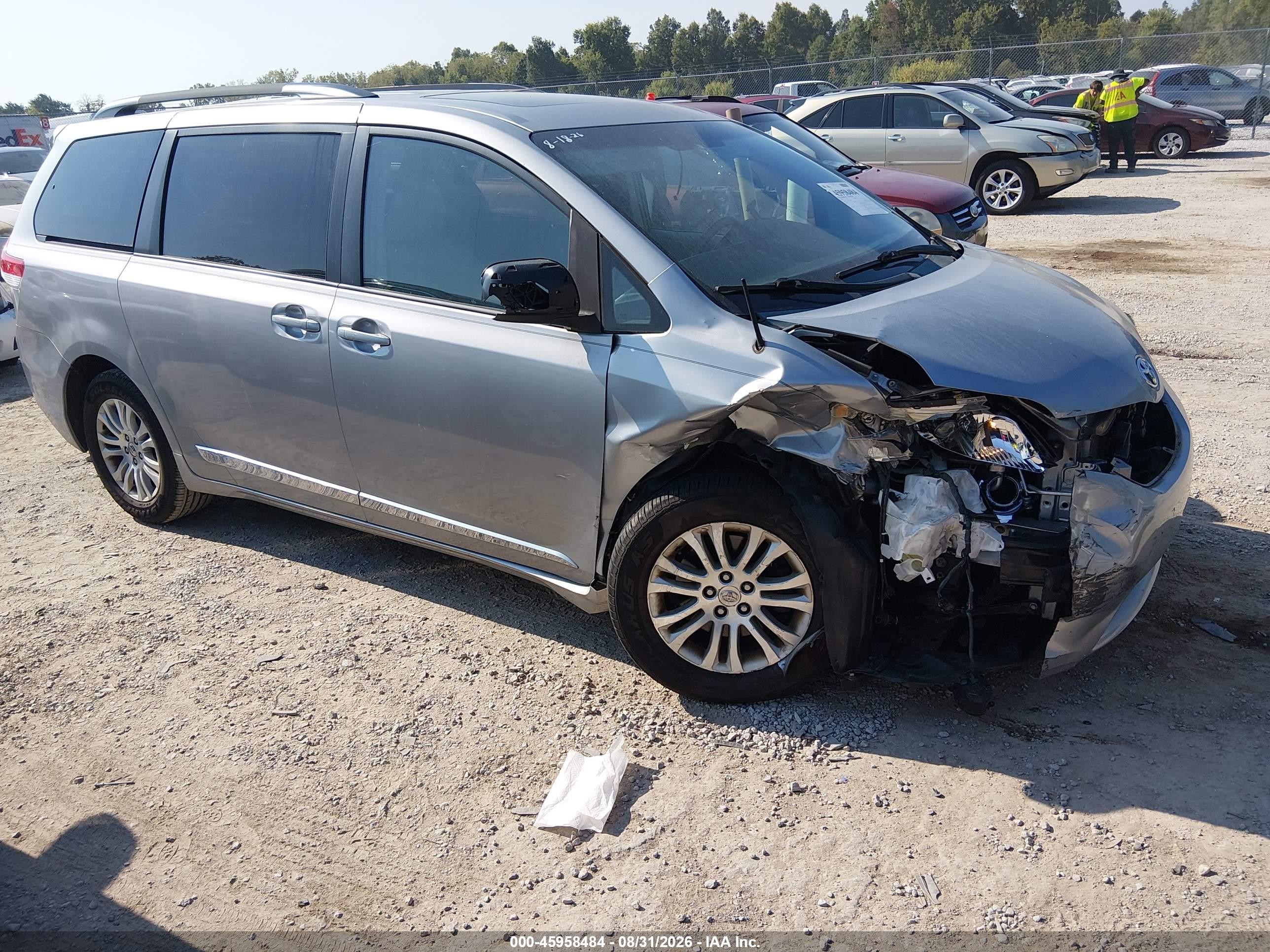 2013 Toyota Sienna Xle V6 8 Passenger Teal vin: 5TDYK3DC3DS300783