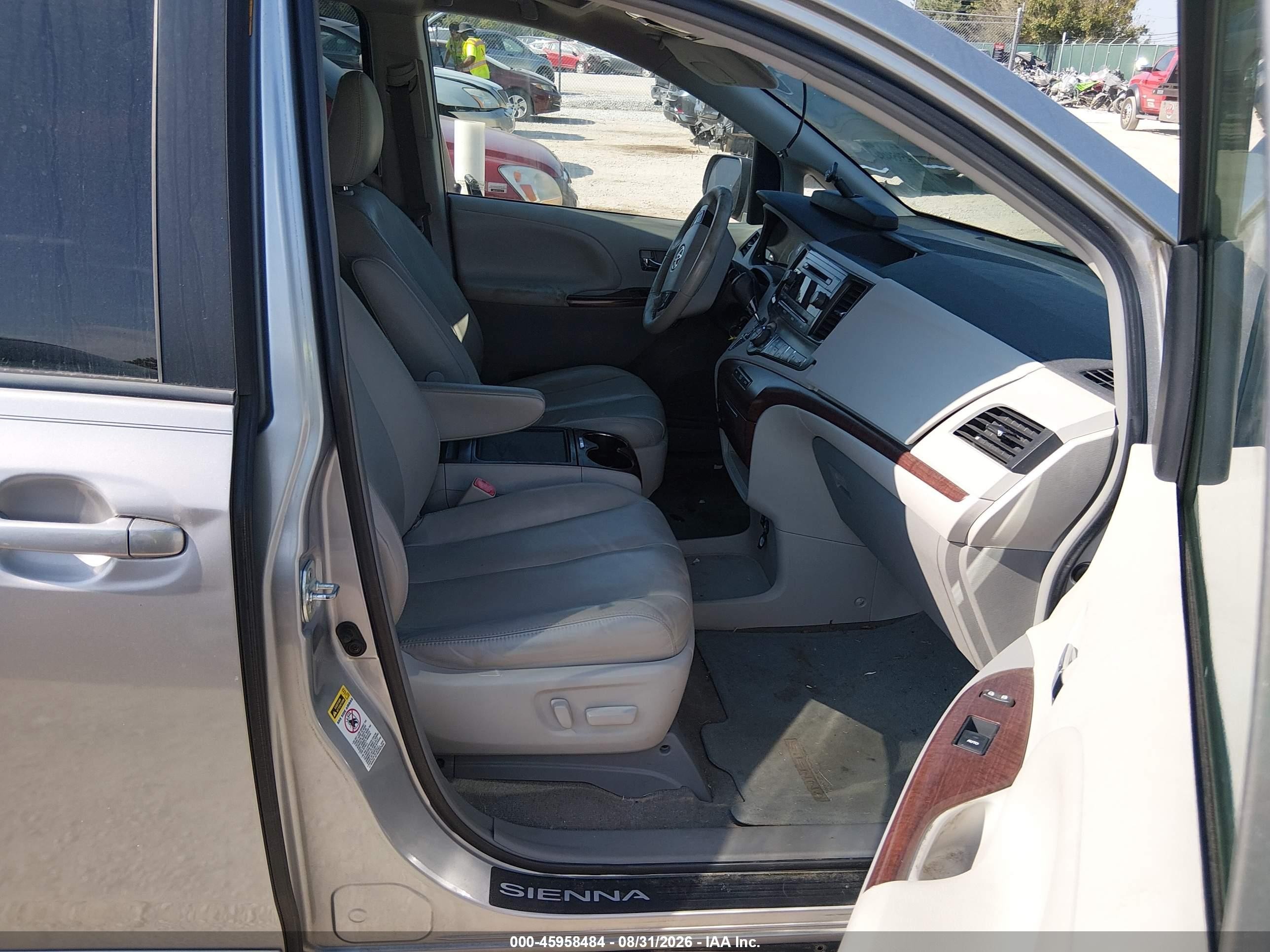 2013 Toyota Sienna Xle V6 8 Passenger Teal vin: 5TDYK3DC3DS300783