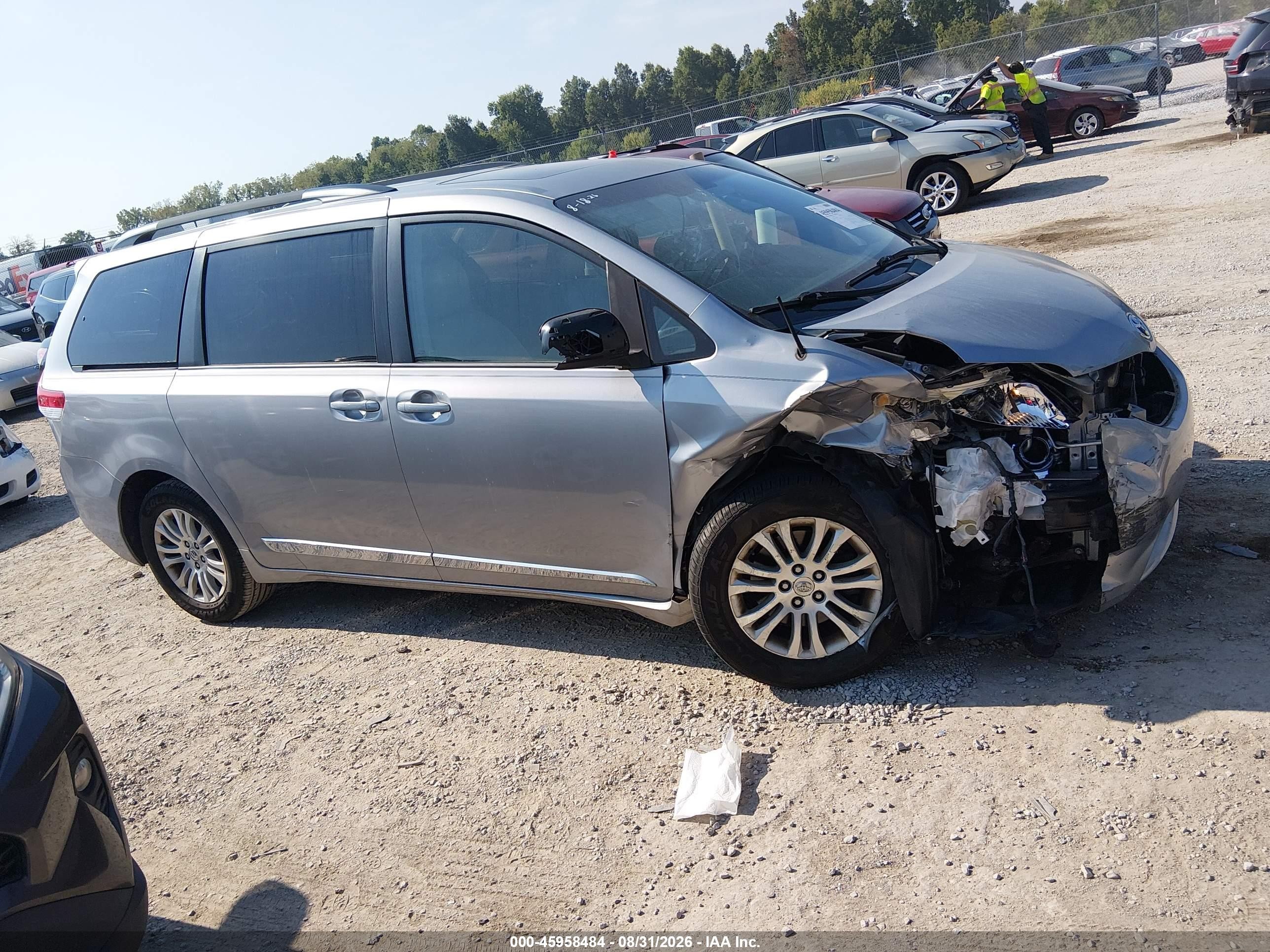 2013 Toyota Sienna Xle V6 8 Passenger Teal vin: 5TDYK3DC3DS300783