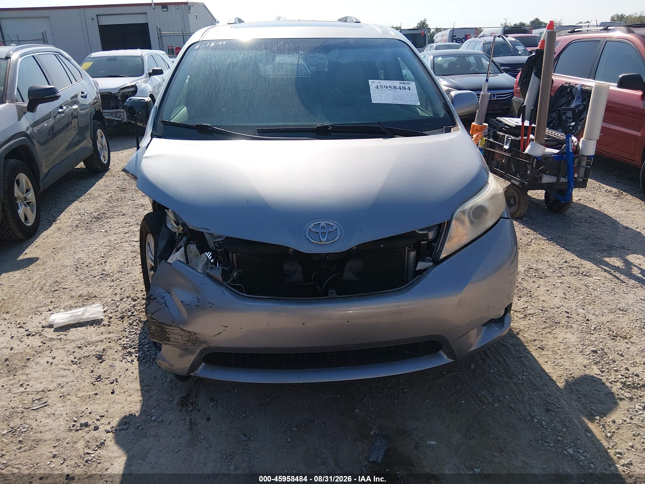 2013 Toyota Sienna Xle V6 8 Passenger Teal vin: 5TDYK3DC3DS300783