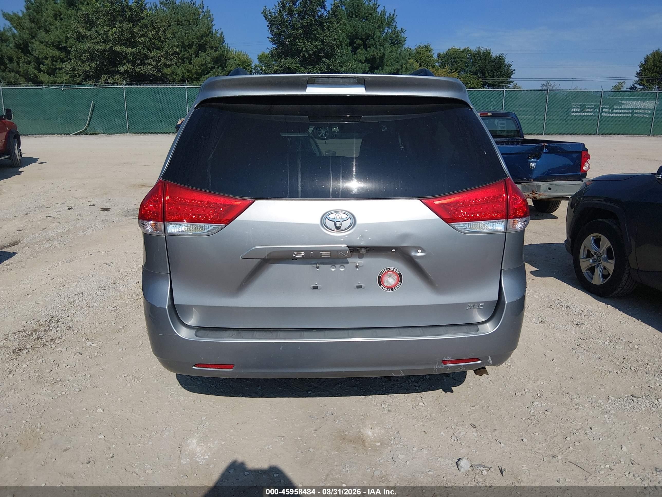 2013 Toyota Sienna Xle V6 8 Passenger Teal vin: 5TDYK3DC3DS300783