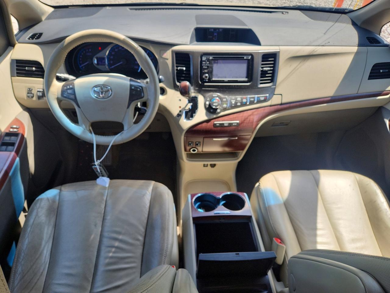2013 Toyota Sienna Xle 8-passenger Tan vin: 5TDYK3DC3DS304042