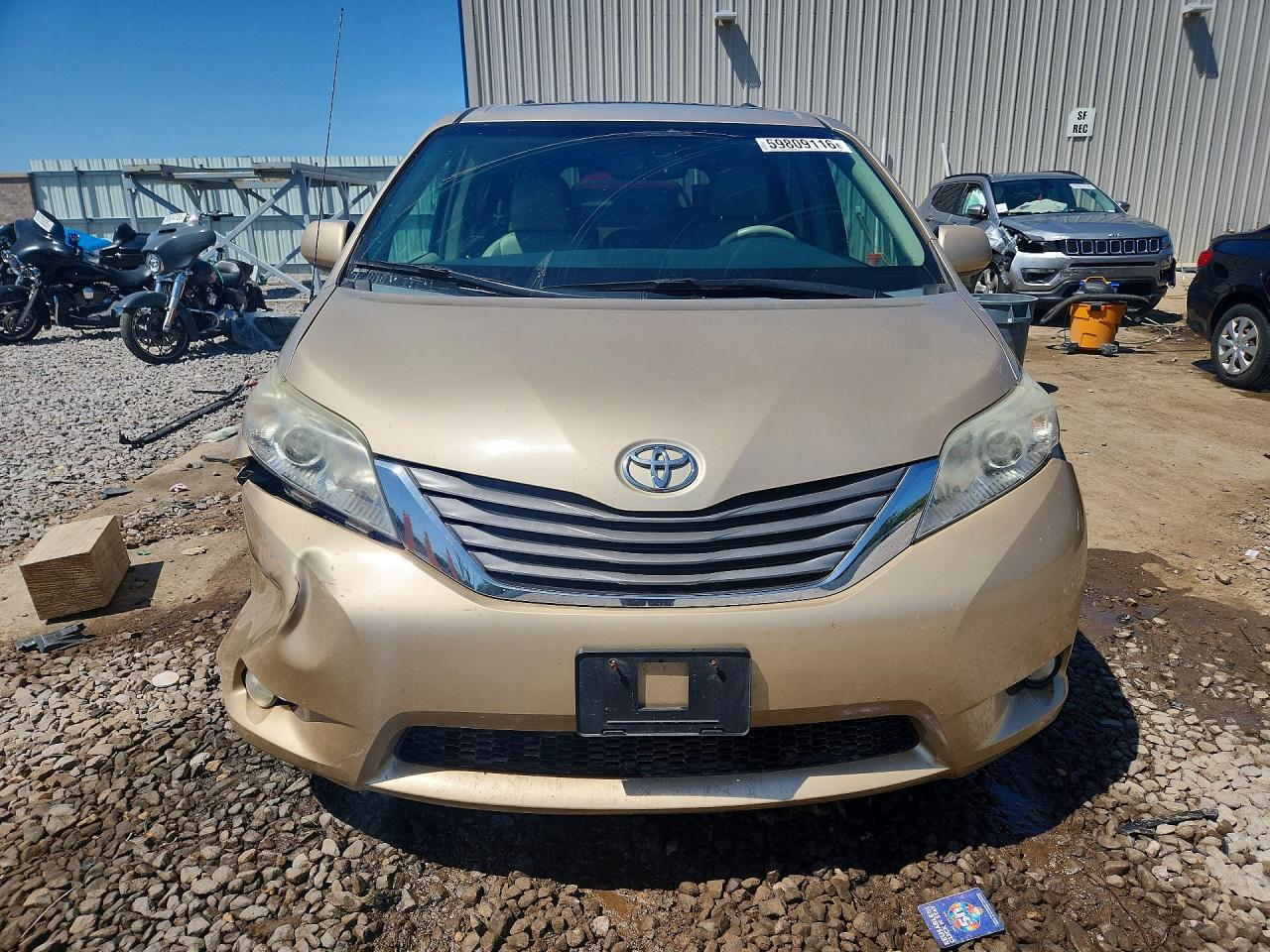 2013 Toyota Sienna Xle 8-passenger Tan vin: 5TDYK3DC3DS304042