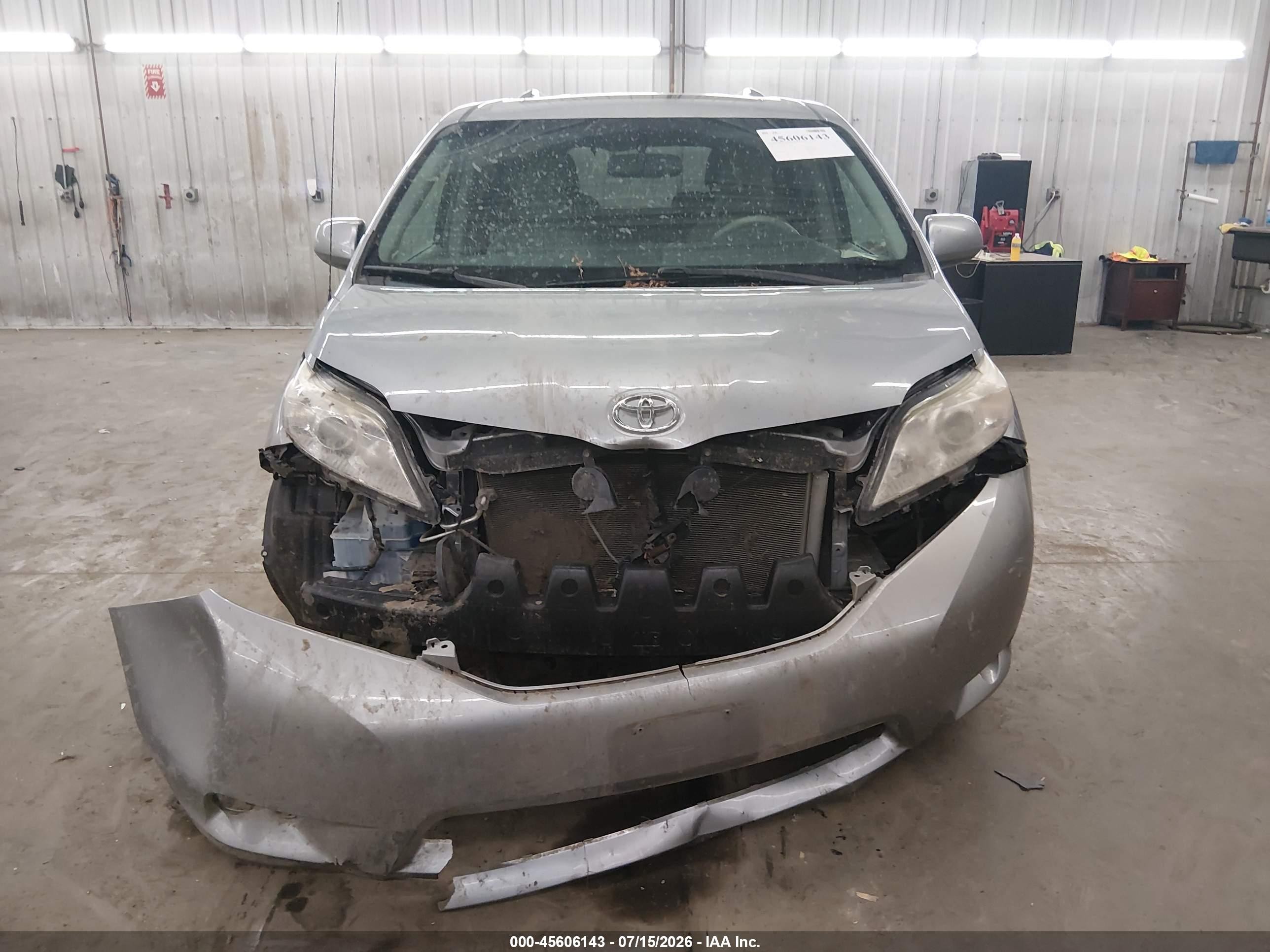 2013 Toyota Sienna Xle V6 8 Passenger Серебряный vin: 5TDYK3DC3DS310911
