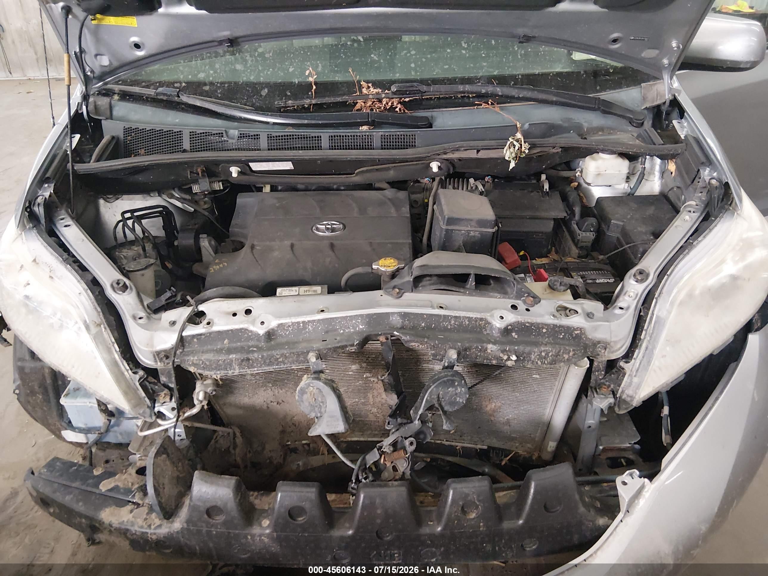2013 Toyota Sienna Xle V6 8 Passenger Серебряный vin: 5TDYK3DC3DS310911