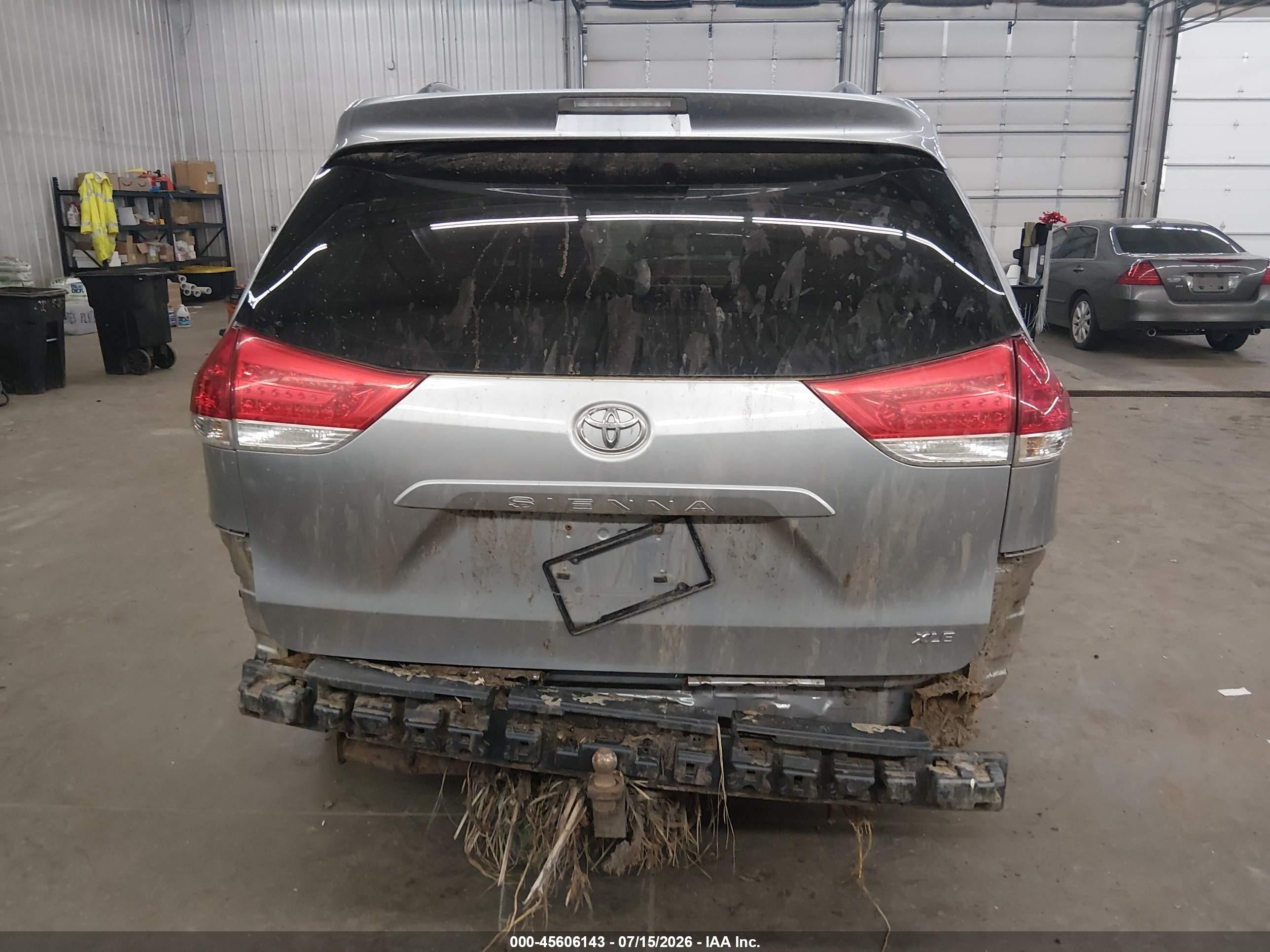 2013 Toyota Sienna Xle V6 8 Passenger Серебряный vin: 5TDYK3DC3DS310911
