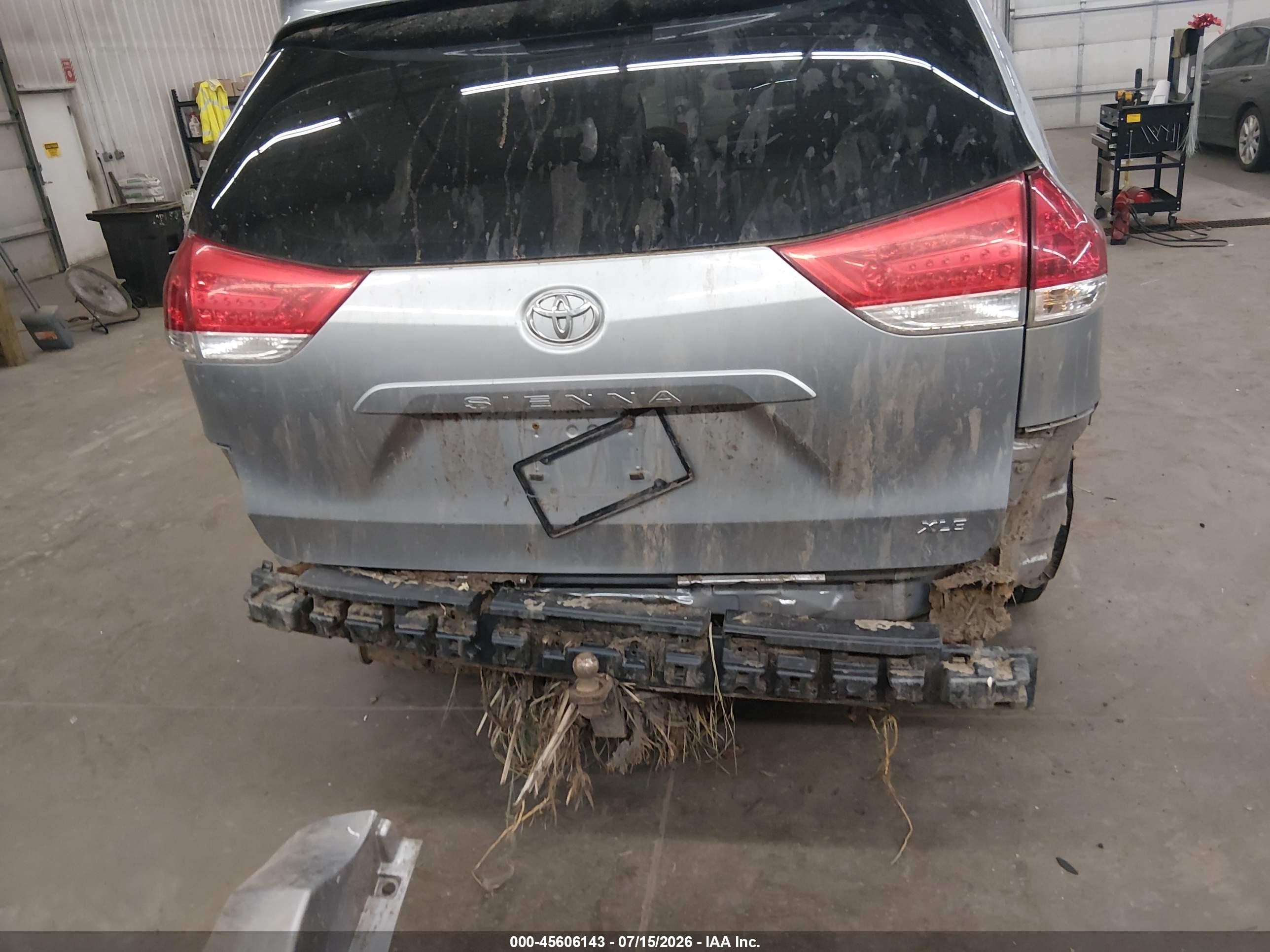 2013 Toyota Sienna Xle V6 8 Passenger Серебряный vin: 5TDYK3DC3DS310911
