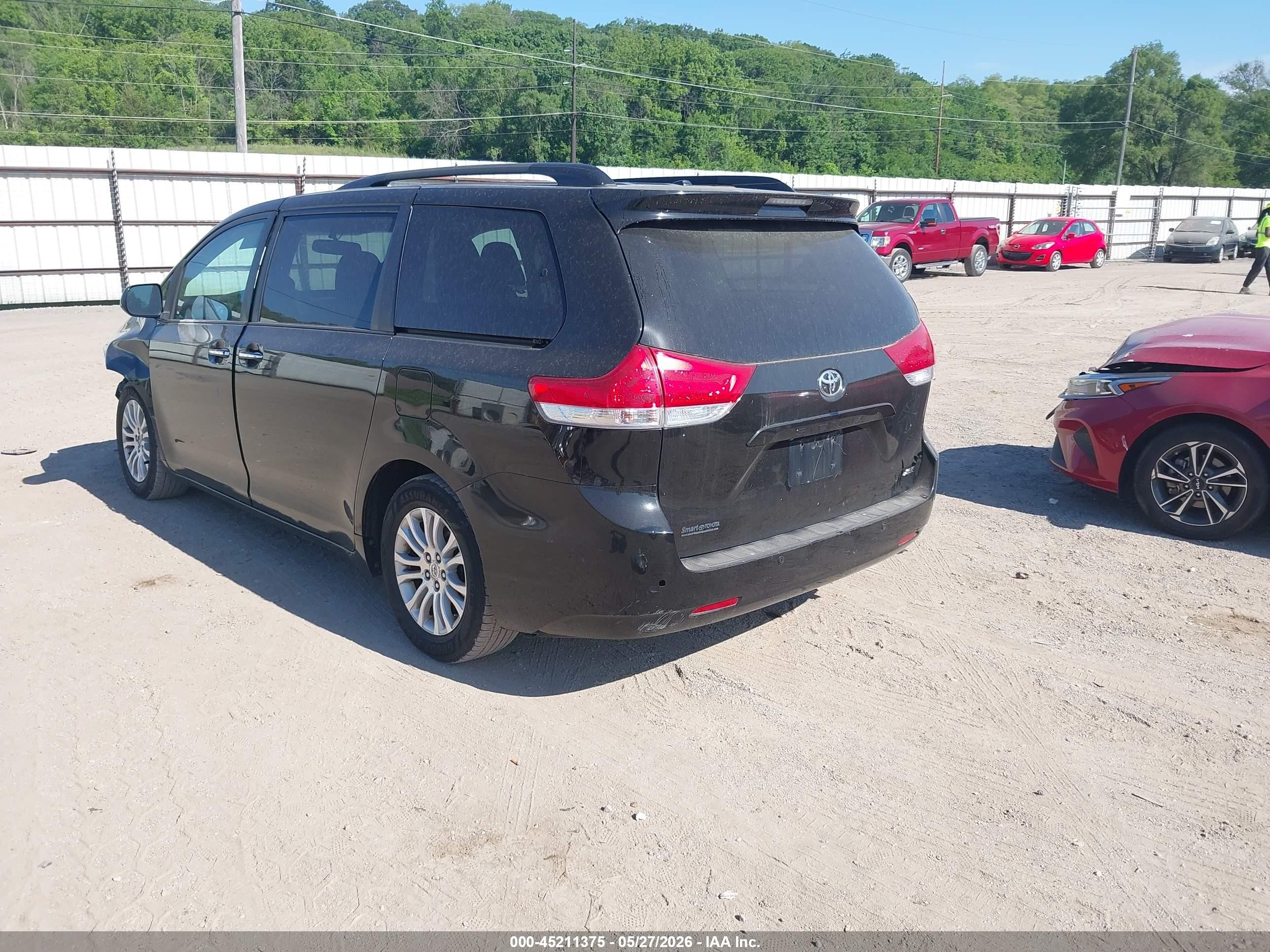 2013 Toyota Sienna Xle V6 8 Passenger Black vin: 5TDYK3DC3DS329054